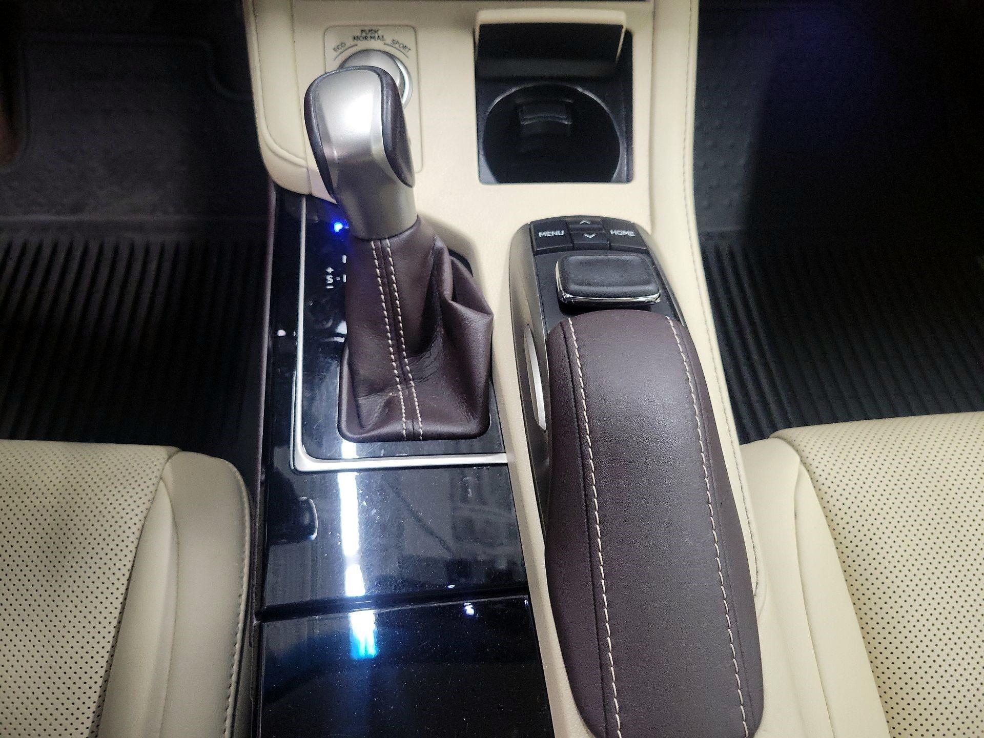 Thumbnail: 2016 Lexus ES - 16