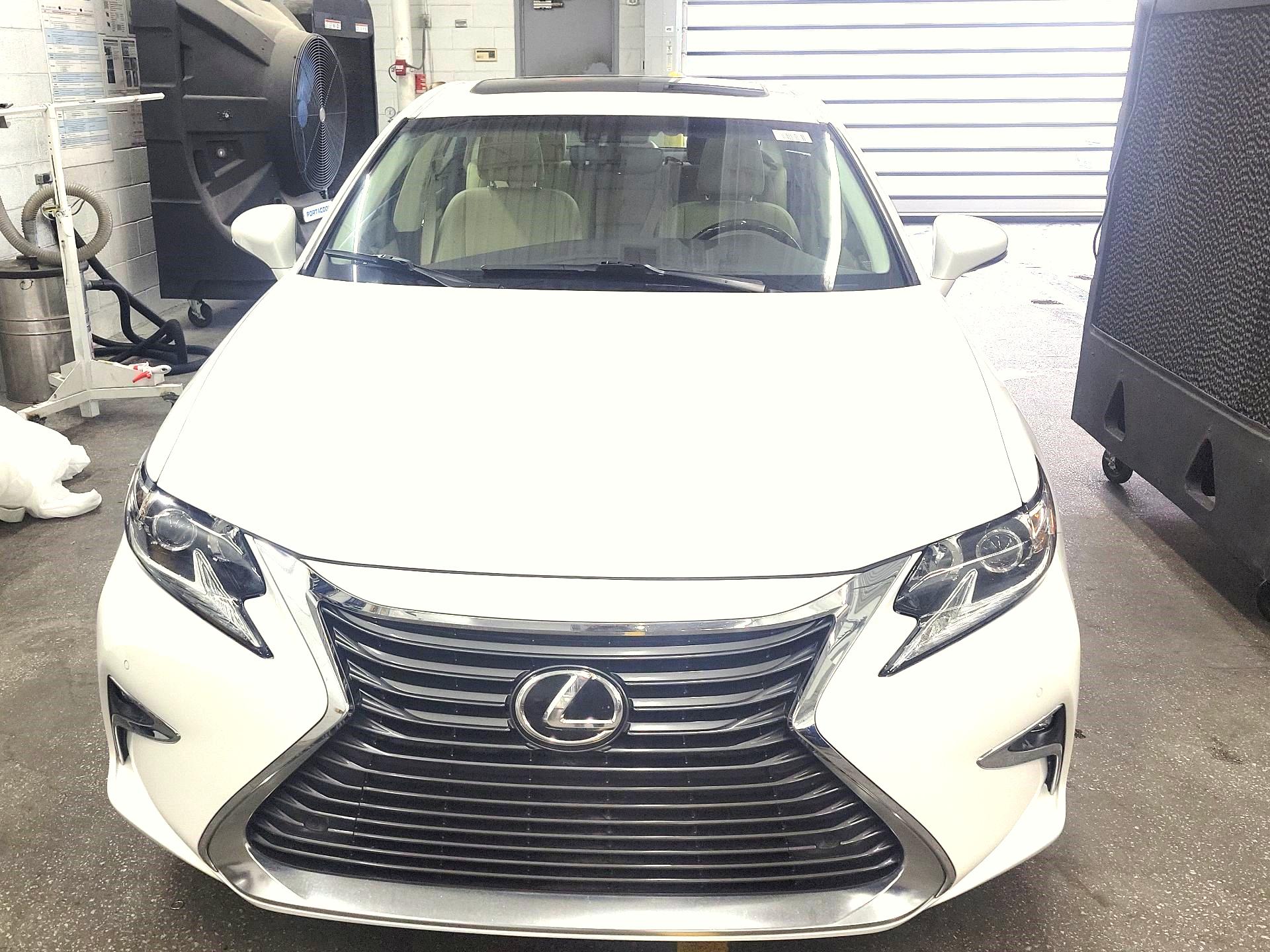 Thumbnail: 2016 Lexus ES - 2