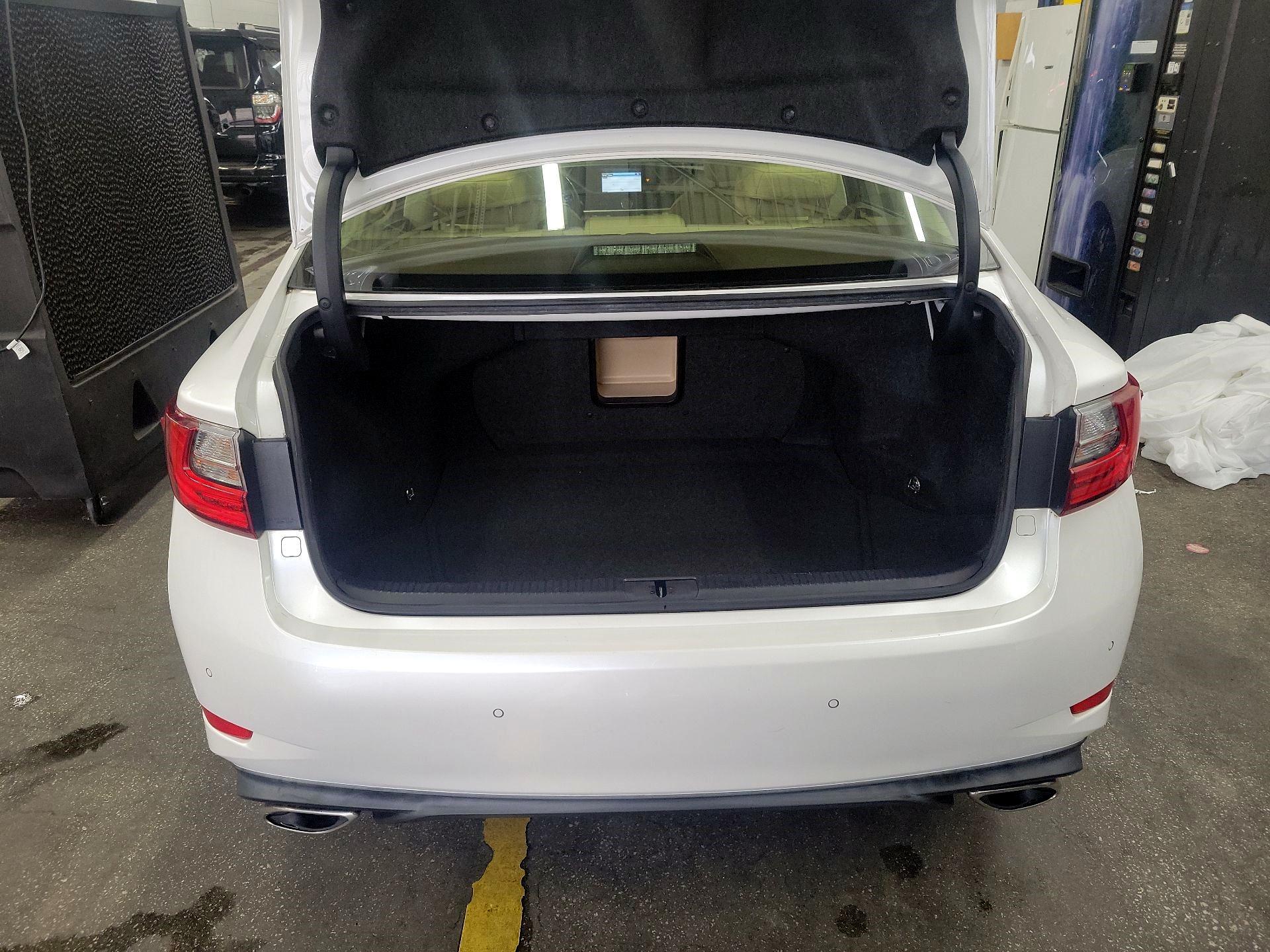 Thumbnail: 2016 Lexus ES - 20