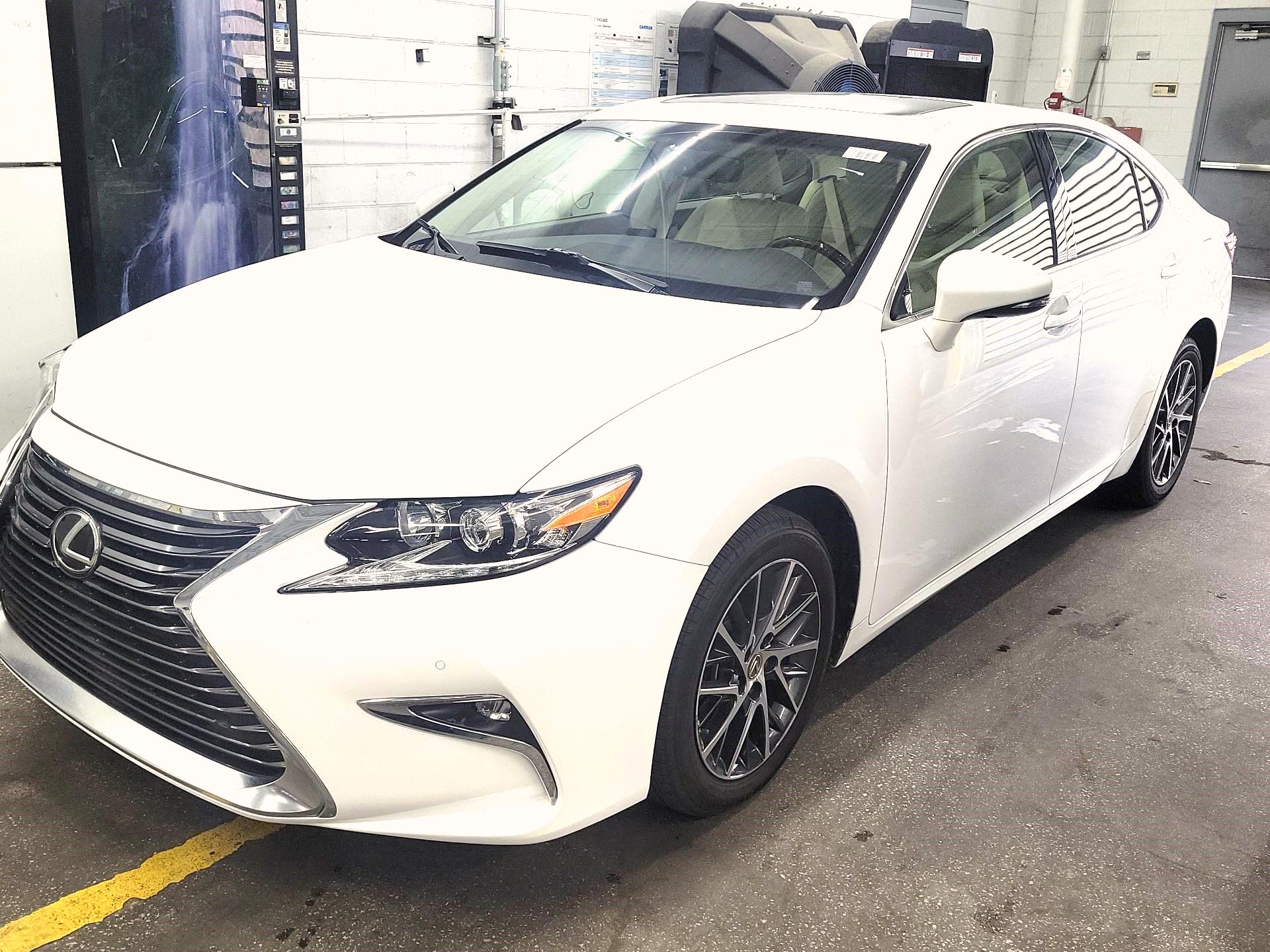 Thumbnail: 2016 Lexus ES - 3