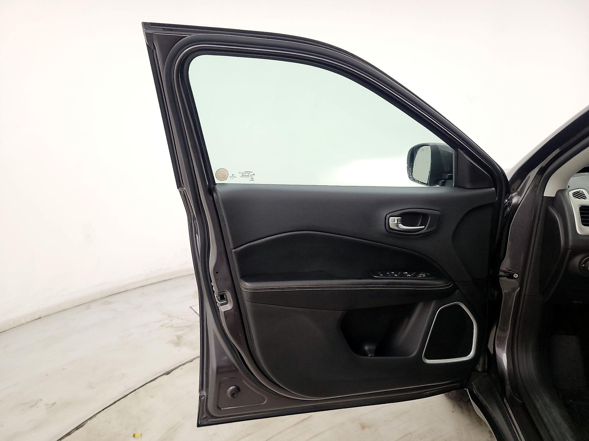 Thumbnail: 2020 Jeep Compass - 12