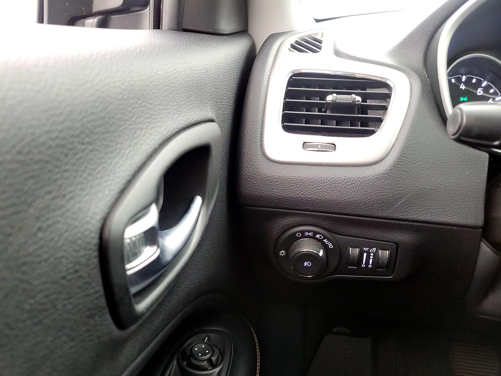 Thumbnail: 2020 Jeep Compass - 13