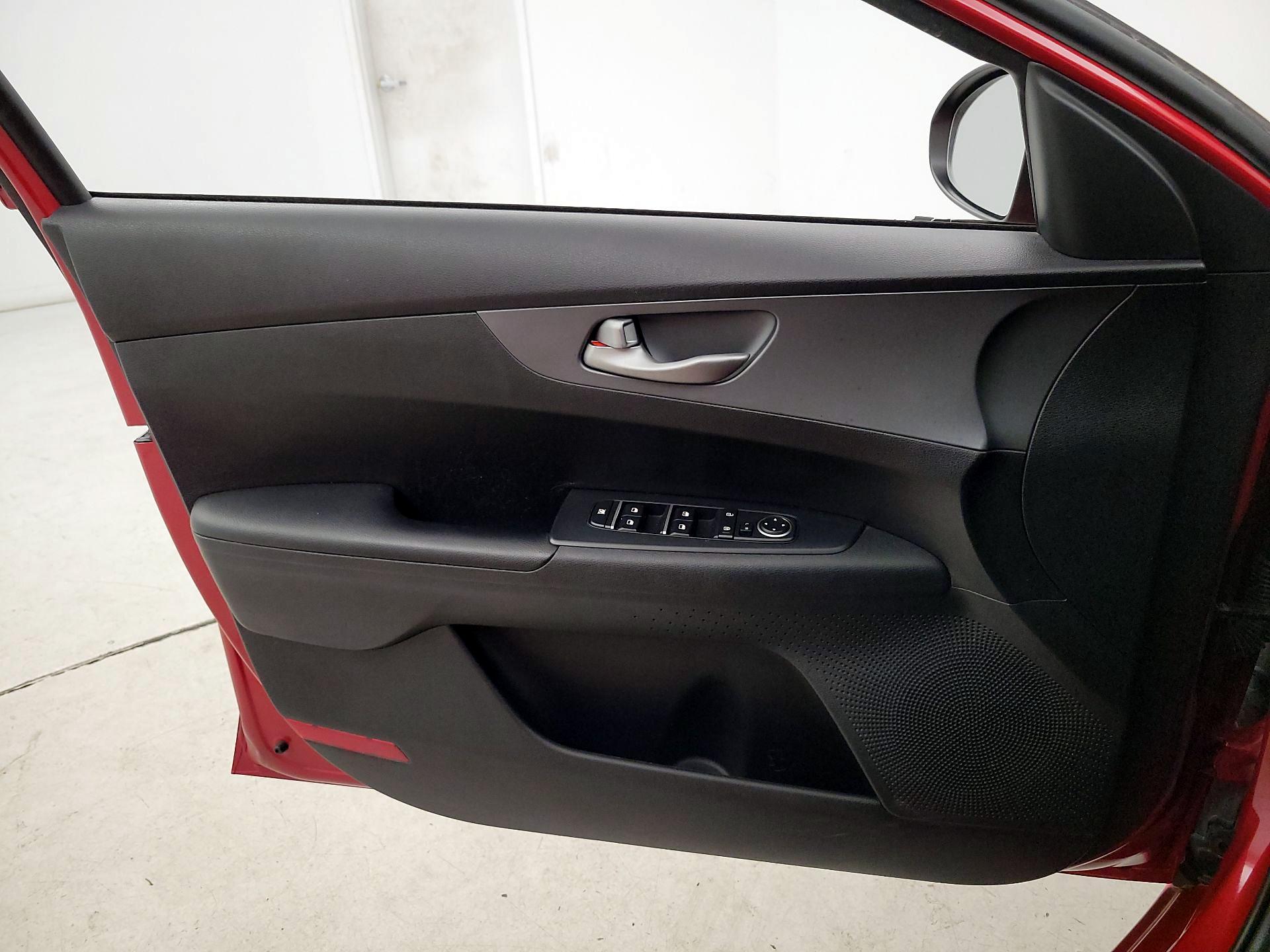 Thumbnail: 2020 Kia Forte - 12