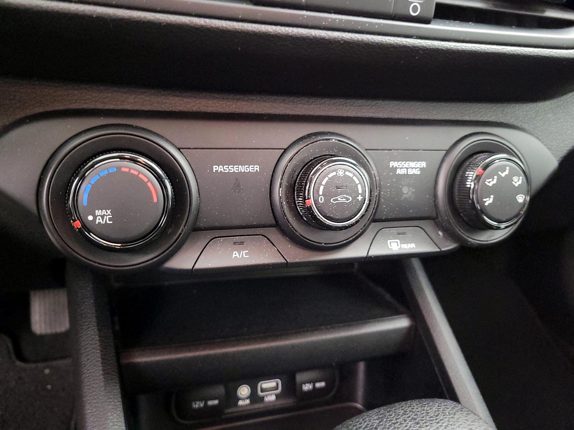 Thumbnail: 2020 Kia Forte - 16