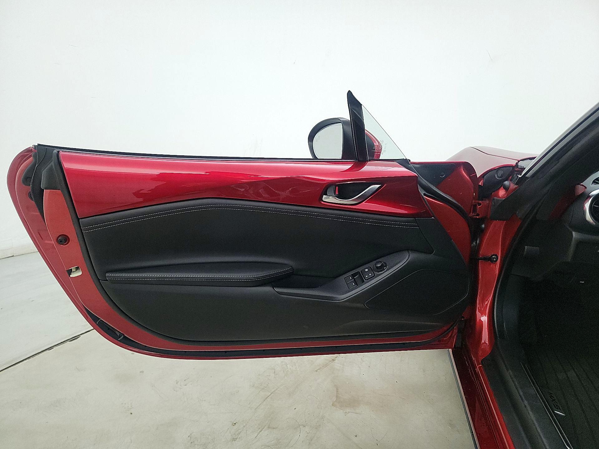 Thumbnail: 2022 Mazda MX-5 Miata - 12