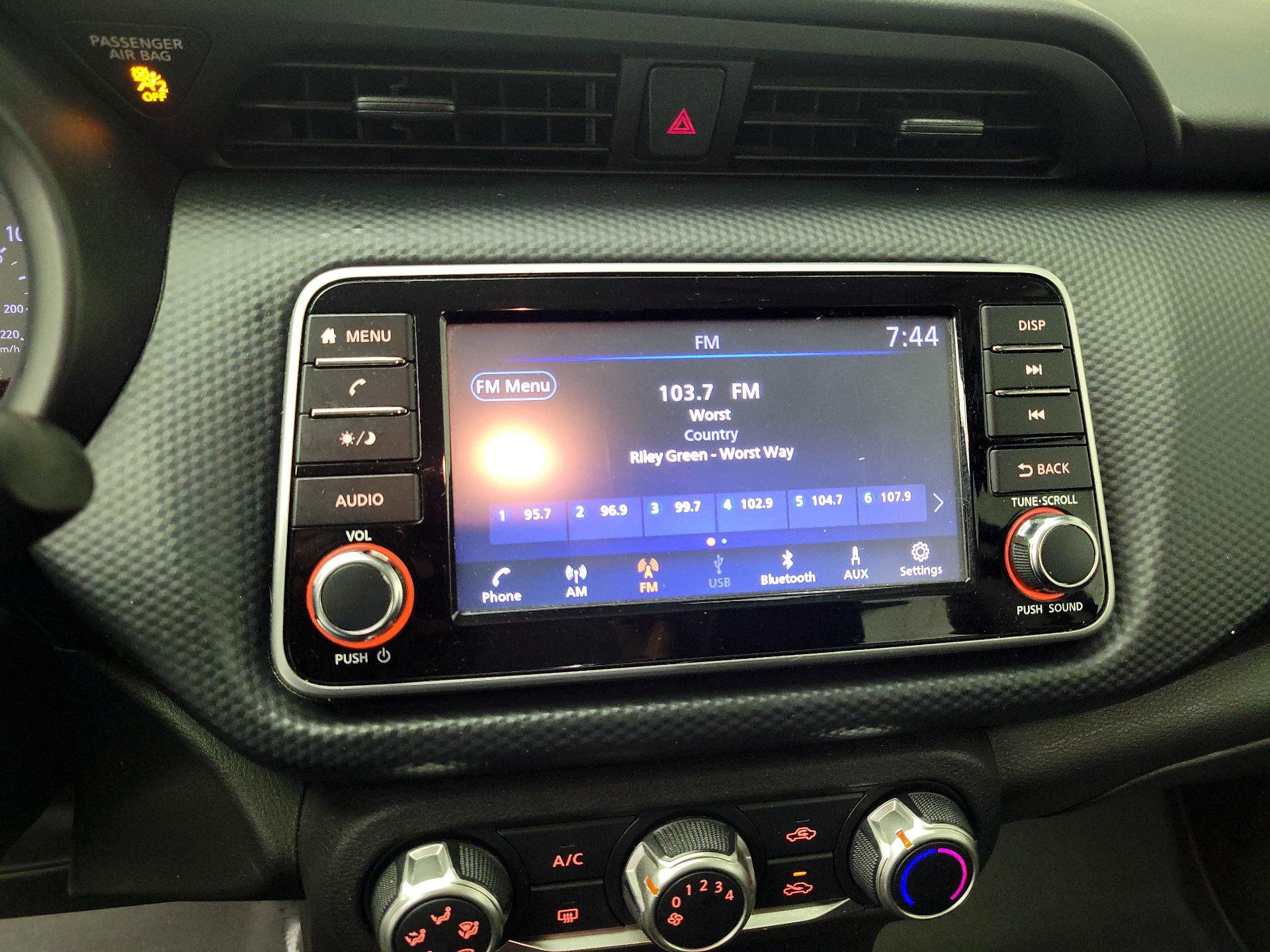 Thumbnail: 2021 Nissan Kicks - 15