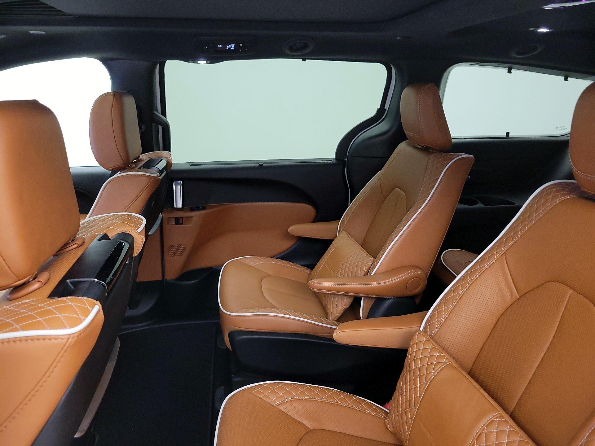 Thumbnail: 2025 Chrysler Pacifica - 20