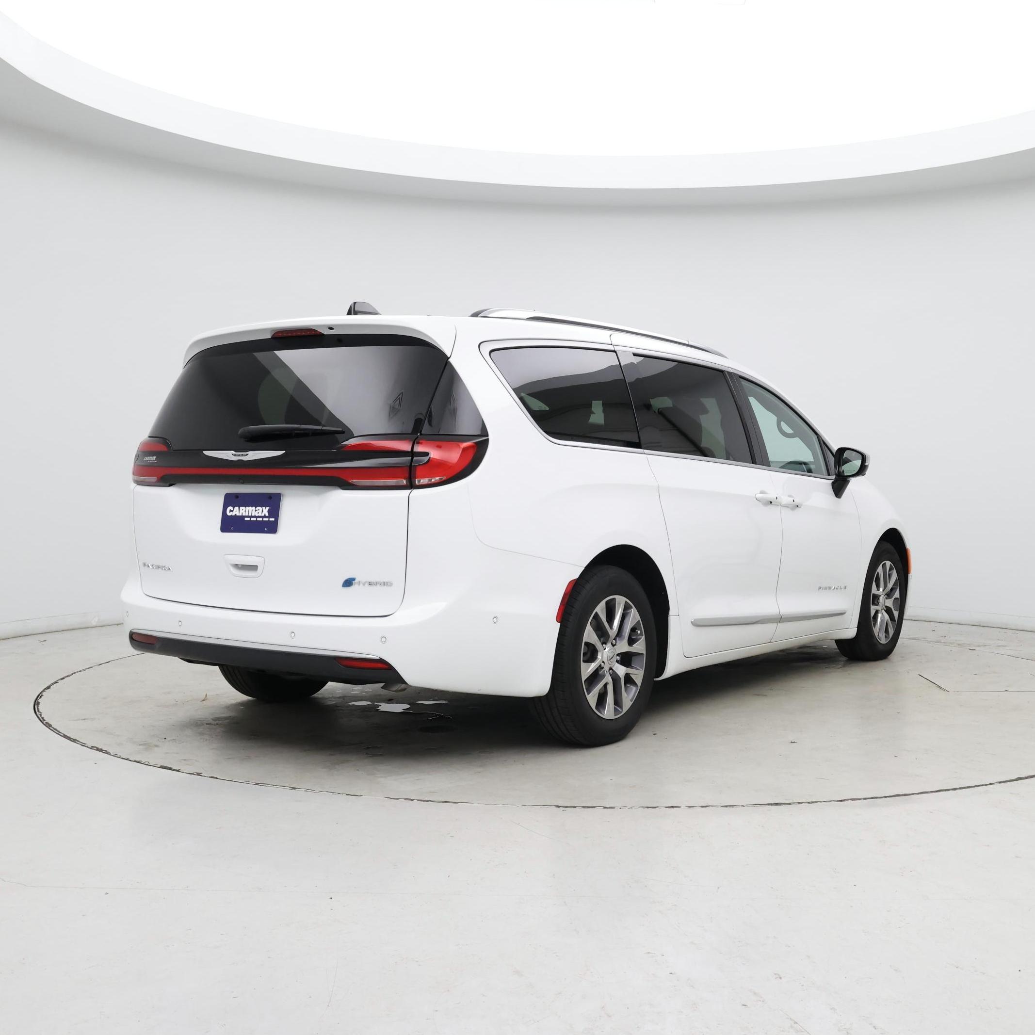 Thumbnail: 2025 Chrysler Pacifica - 8