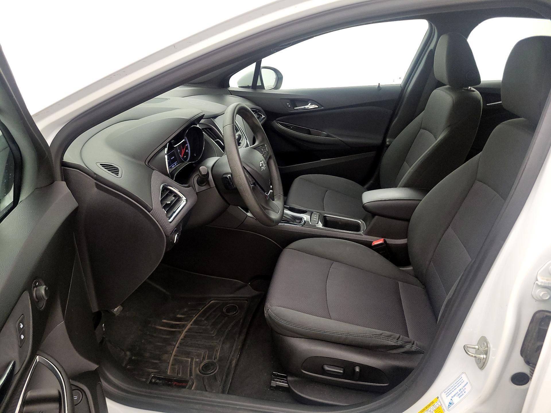 Thumbnail: 2019 Chevrolet Cruze - 11