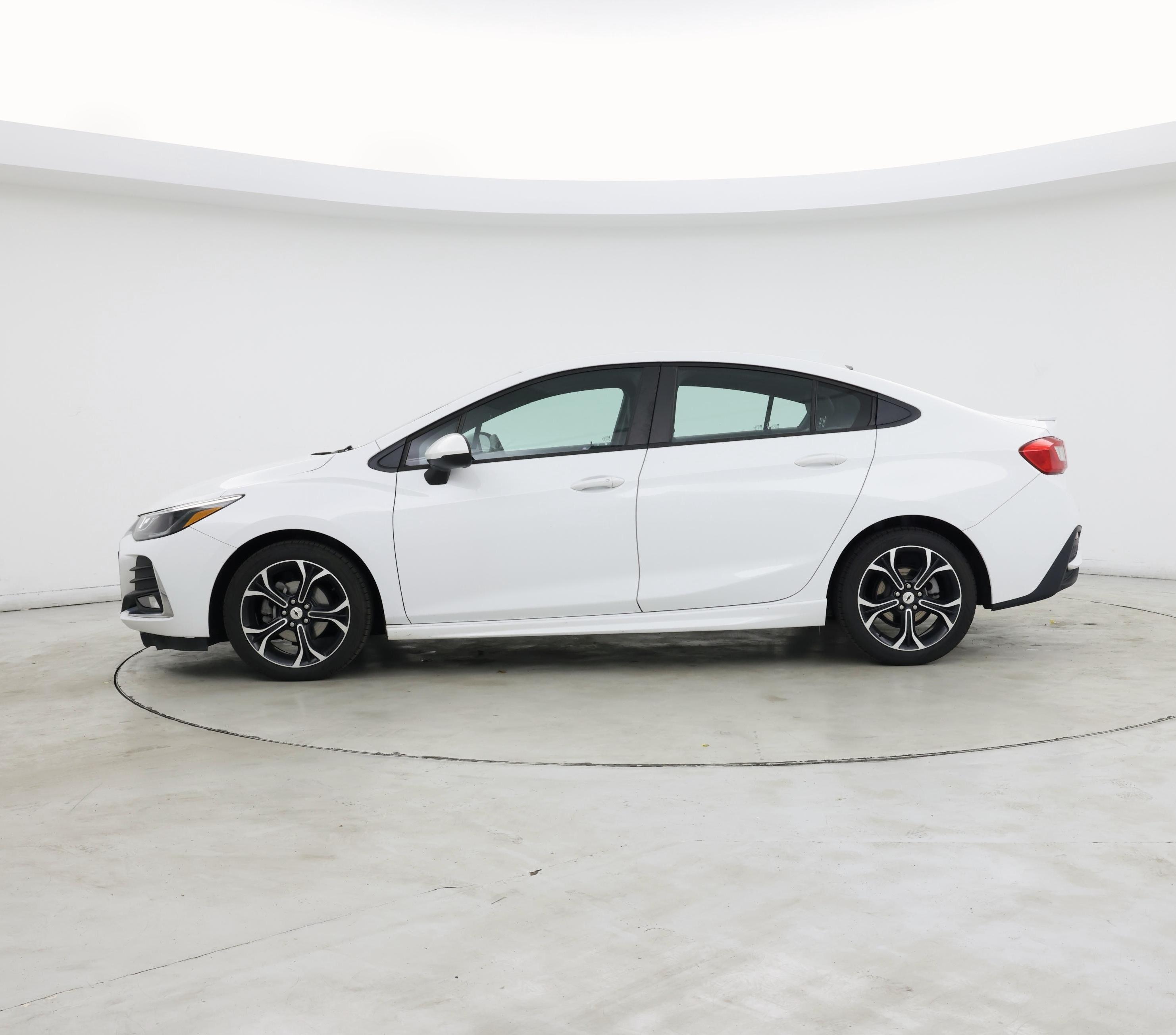 Thumbnail: 2019 Chevrolet Cruze - 3