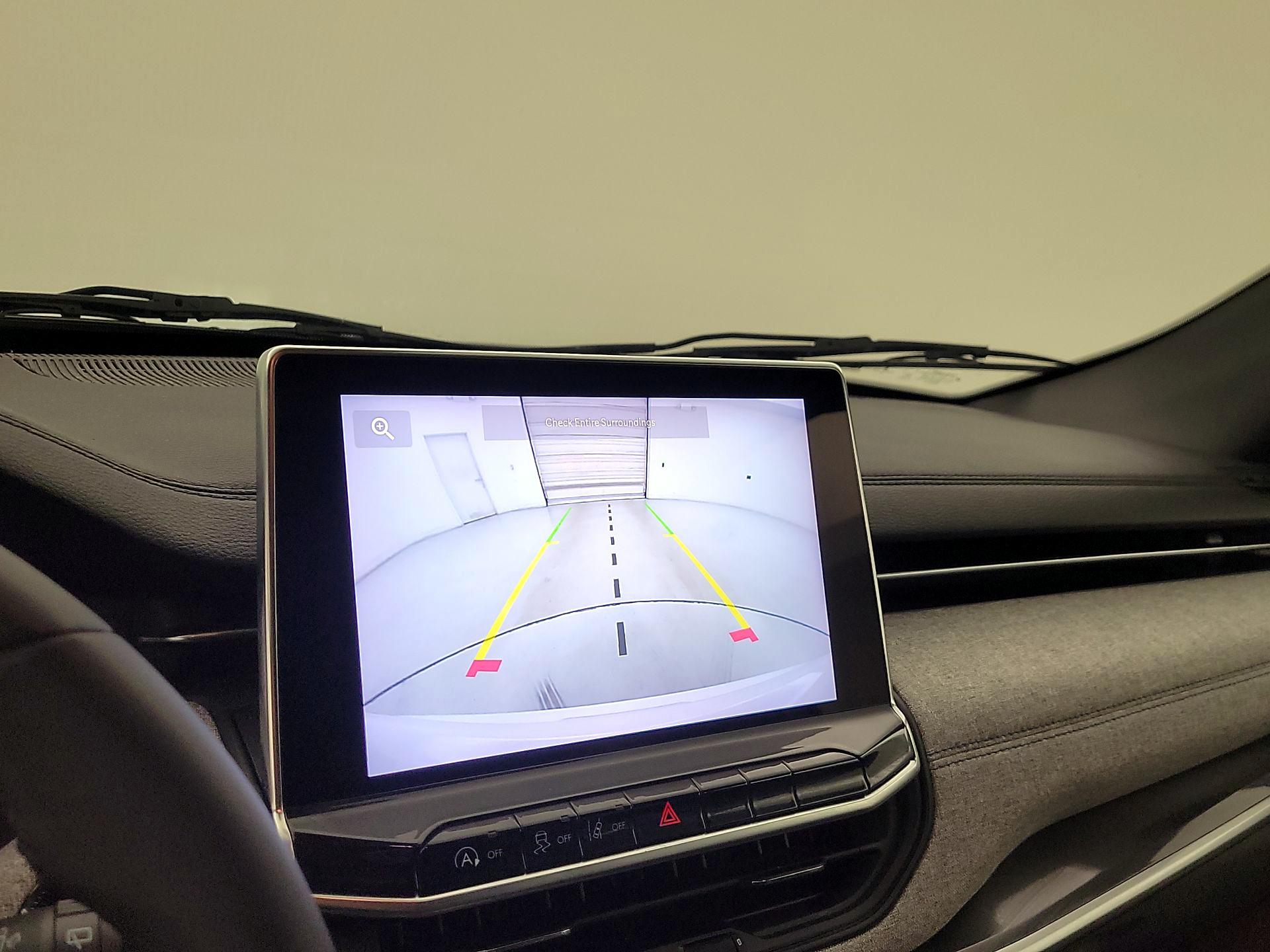 Thumbnail: 2023 Jeep Compass - 14