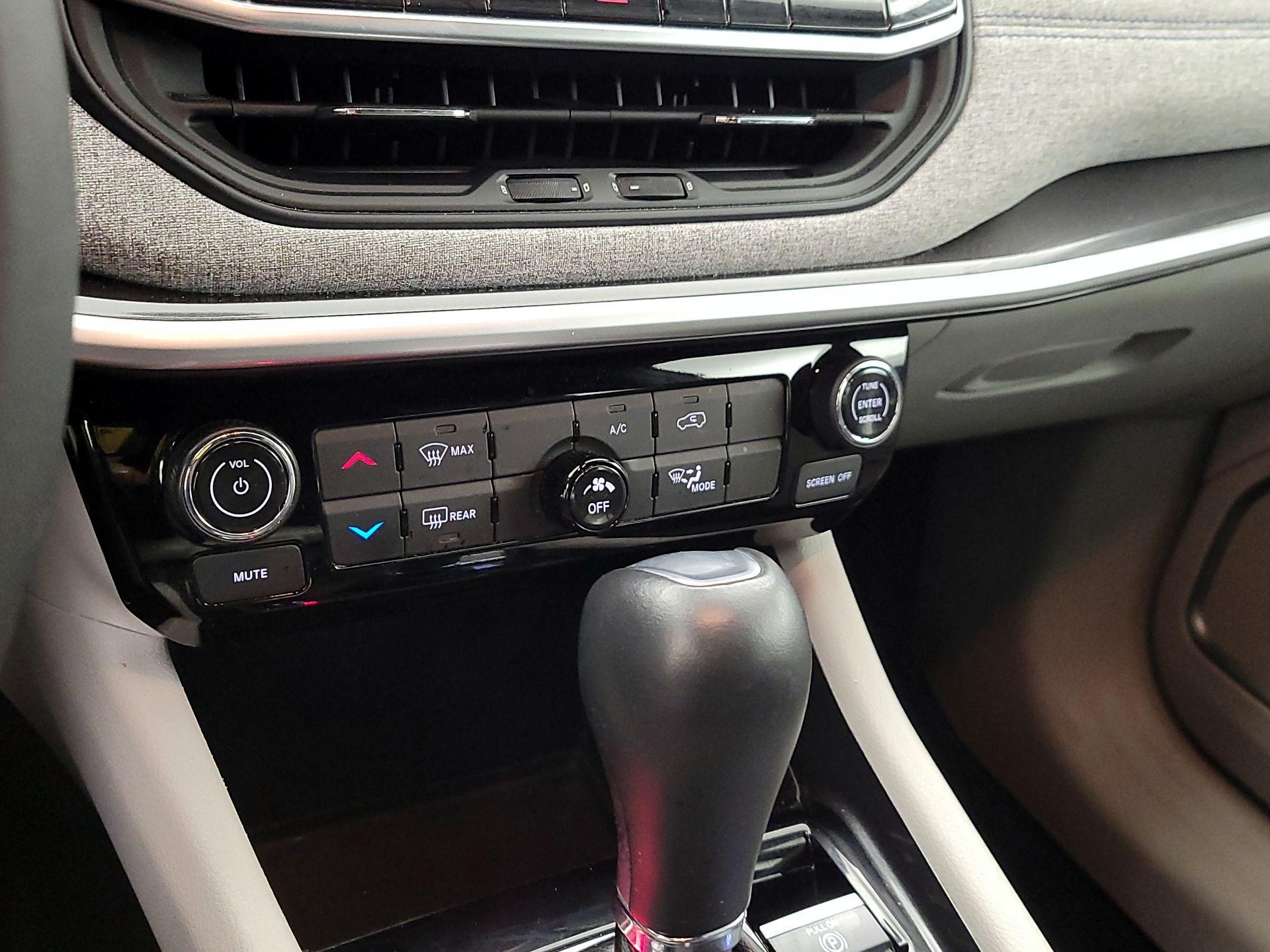 Thumbnail: 2023 Jeep Compass - 16