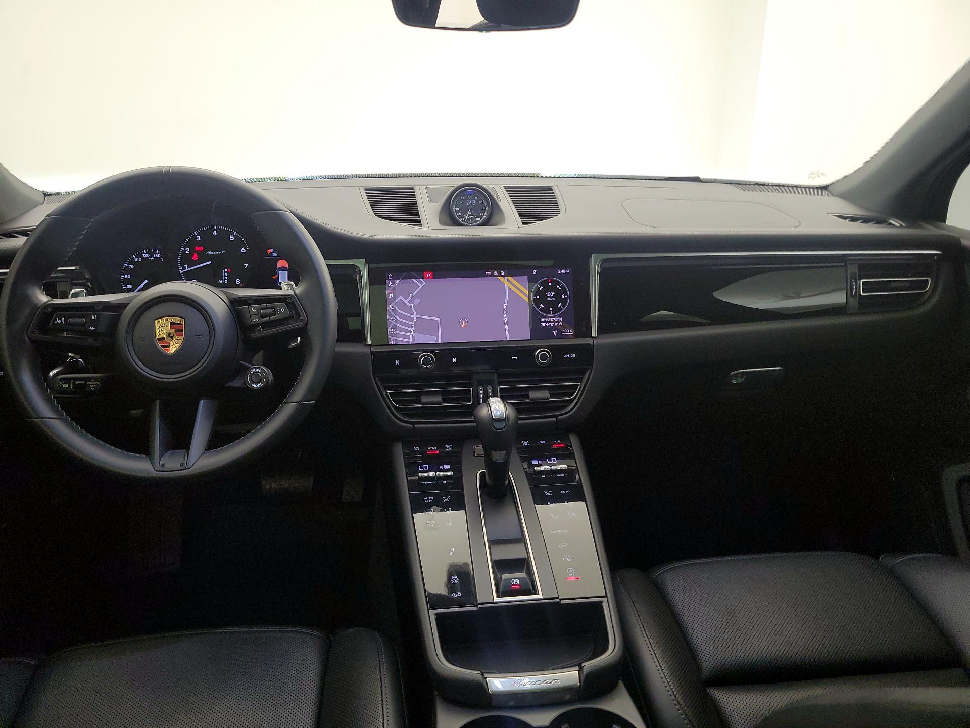 Thumbnail: 2023 Porsche Macan - 9