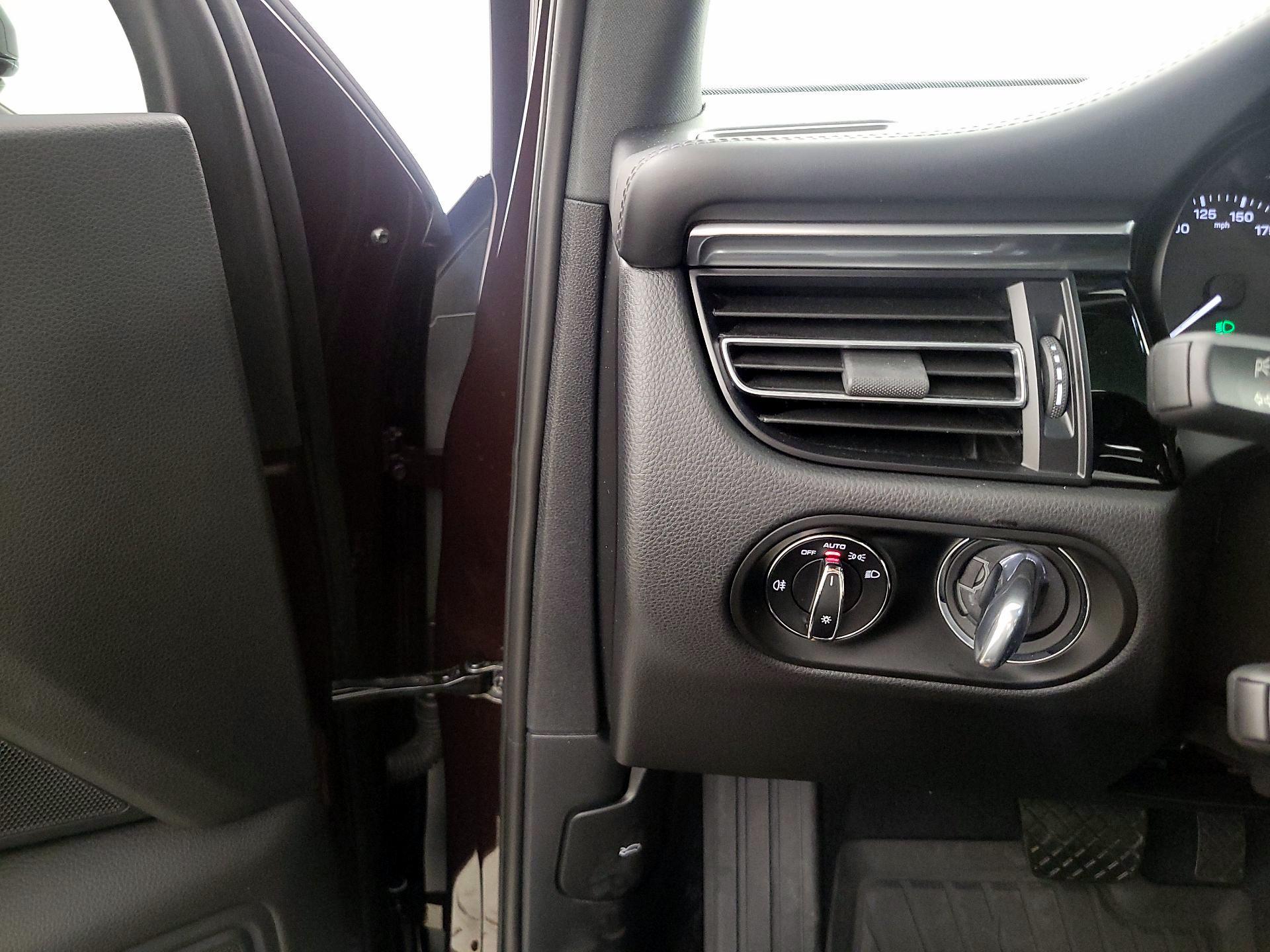 Thumbnail: 2023 Porsche Macan - 13