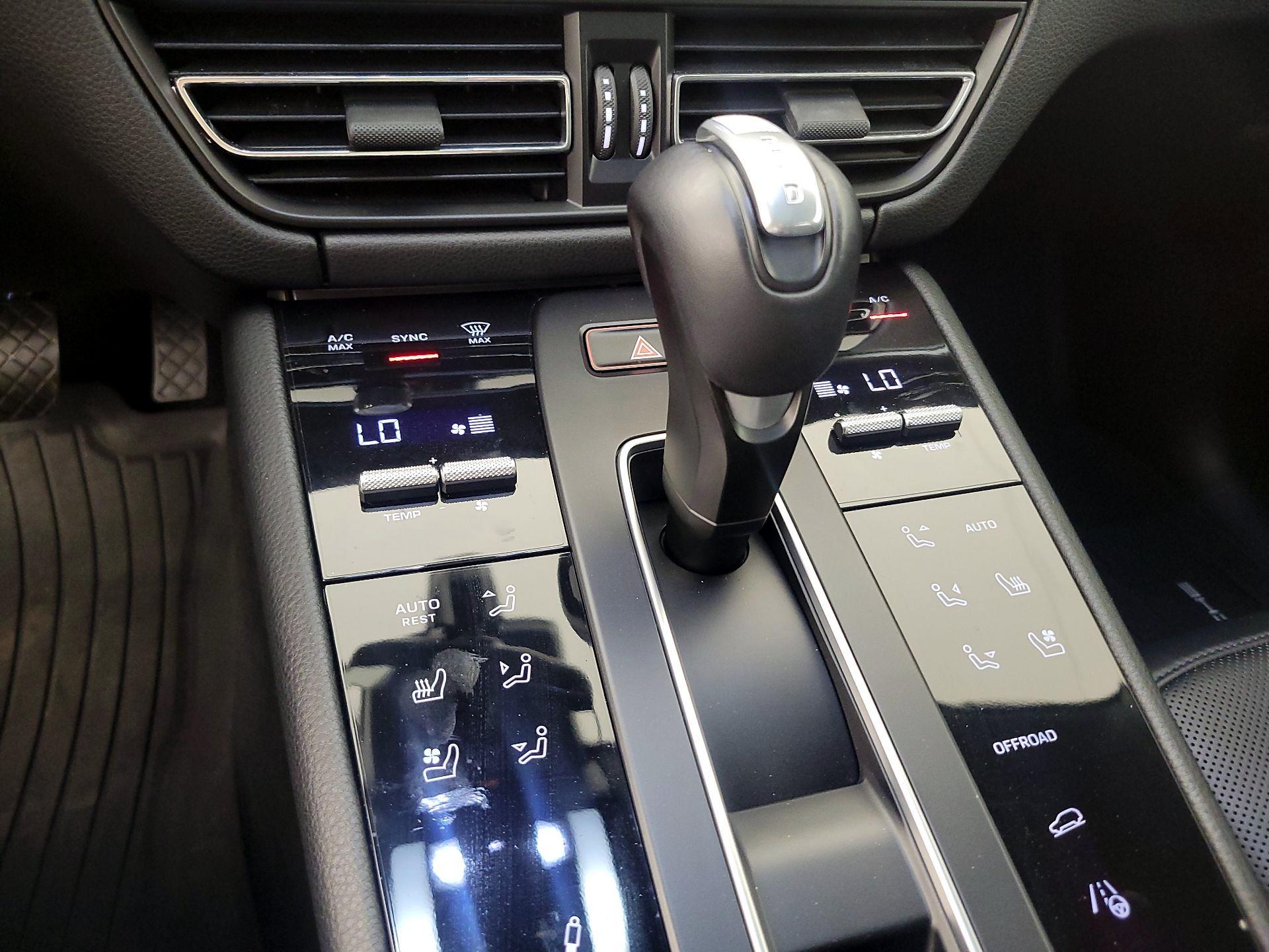 Thumbnail: 2023 Porsche Macan - 17