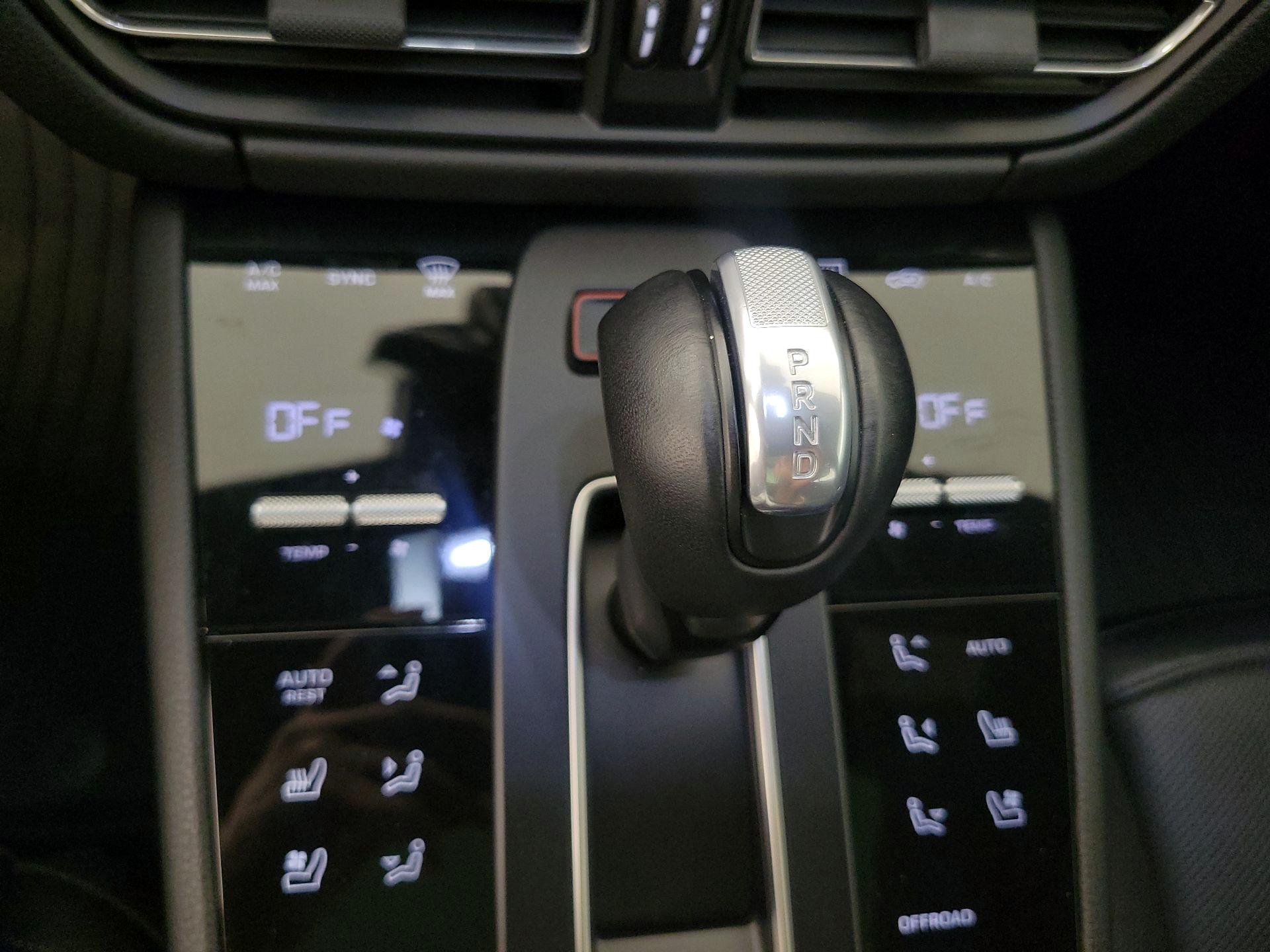 Thumbnail: 2023 Porsche Macan - 18