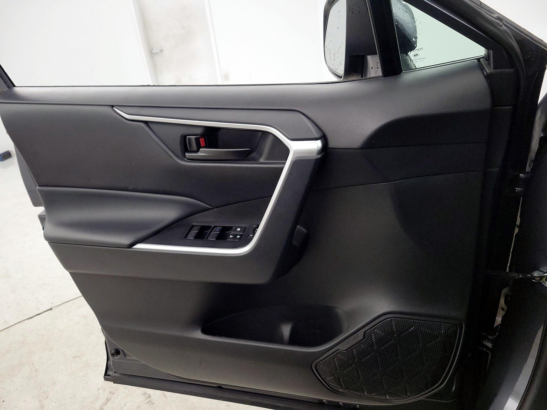 Thumbnail: 2022 Toyota RAV4 - 12