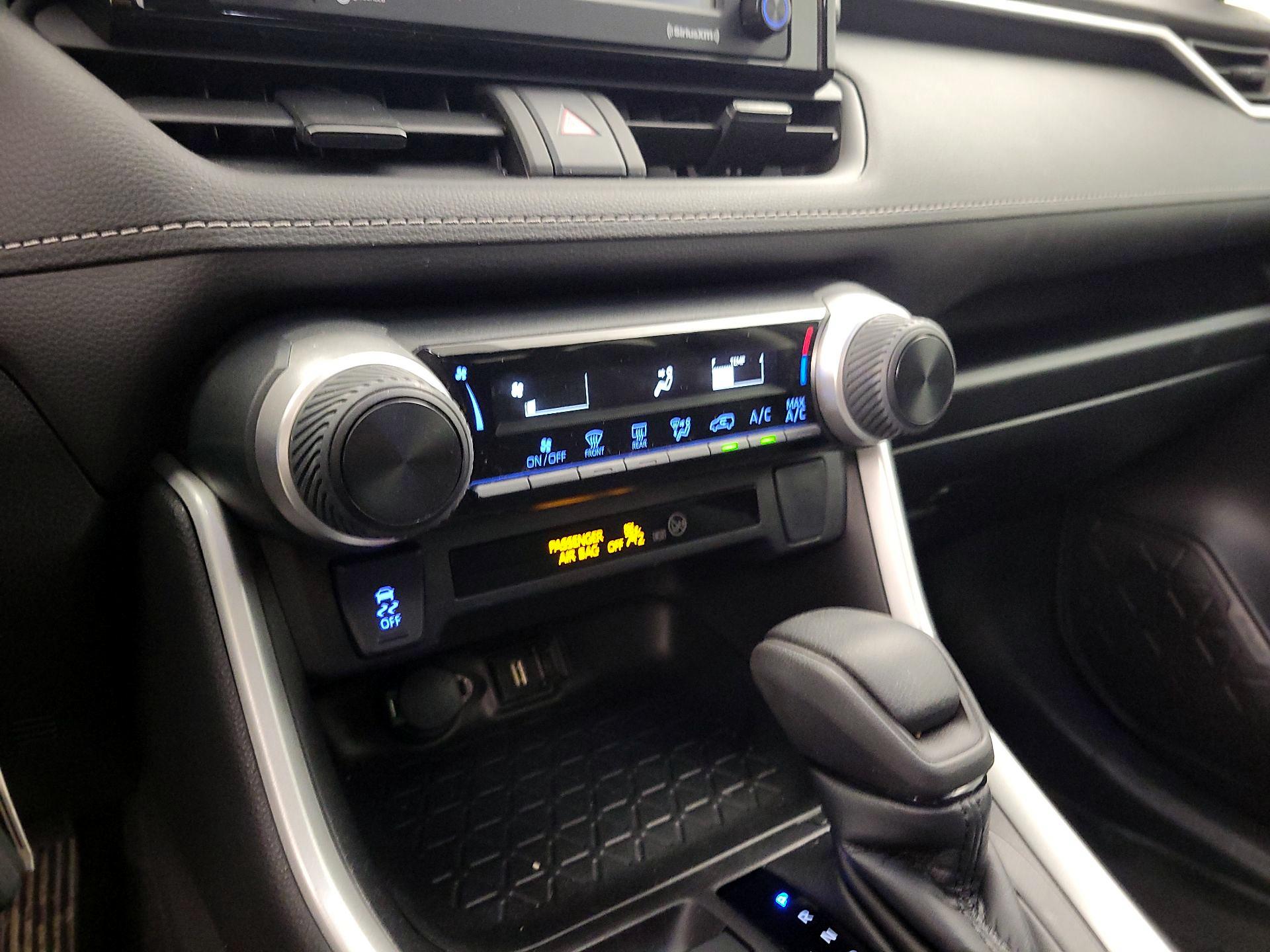 Thumbnail: 2022 Toyota RAV4 - 16