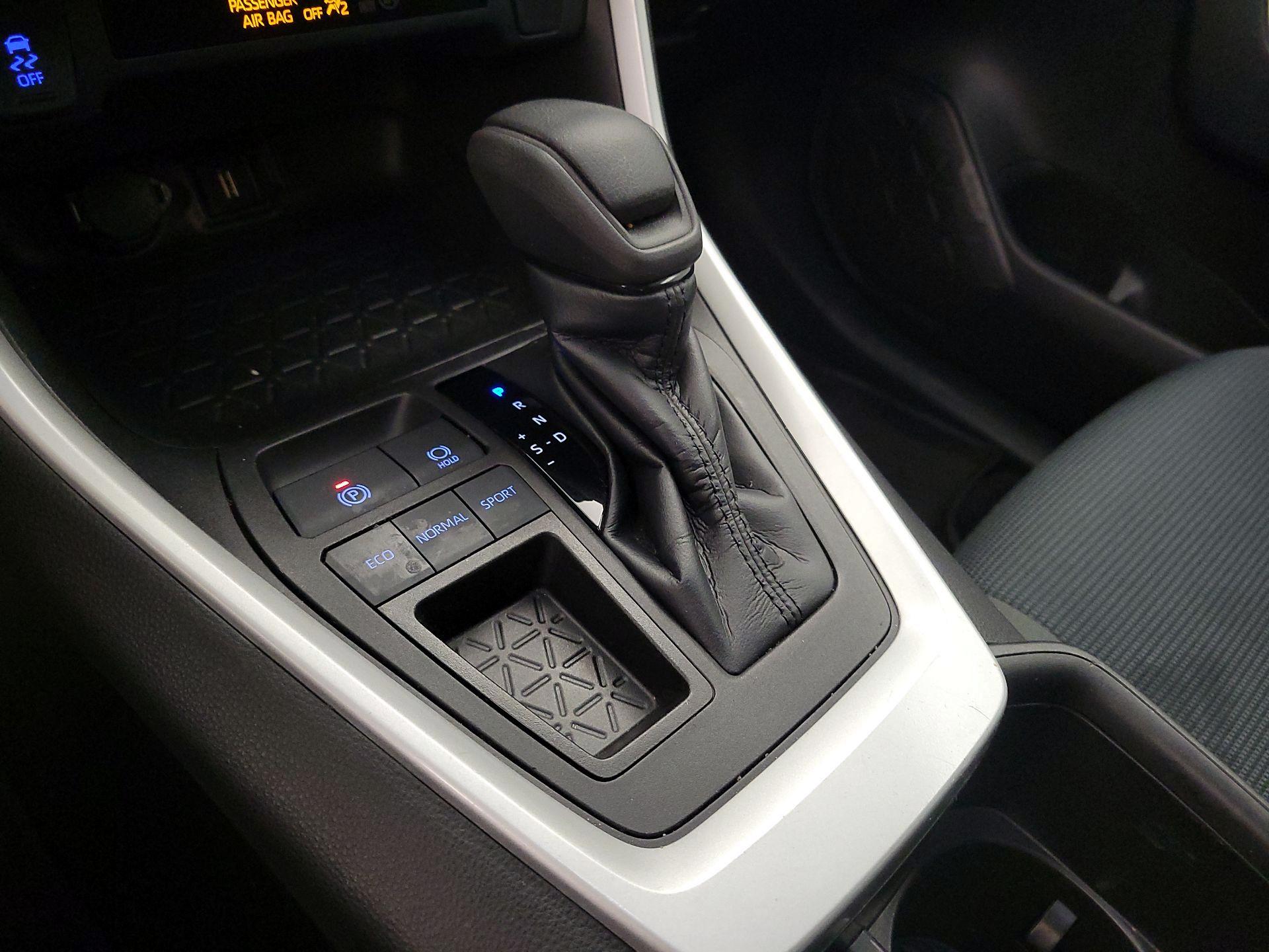 Thumbnail: 2022 Toyota RAV4 - 17