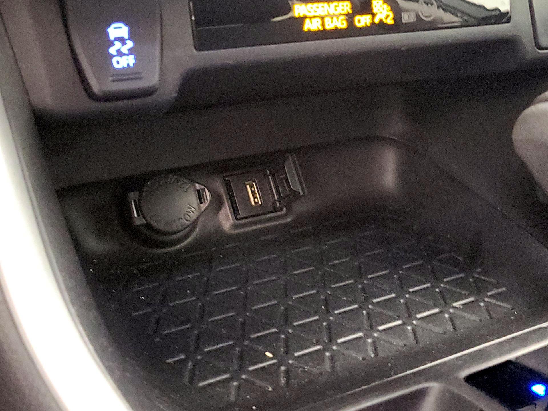 Thumbnail: 2022 Toyota RAV4 - 18