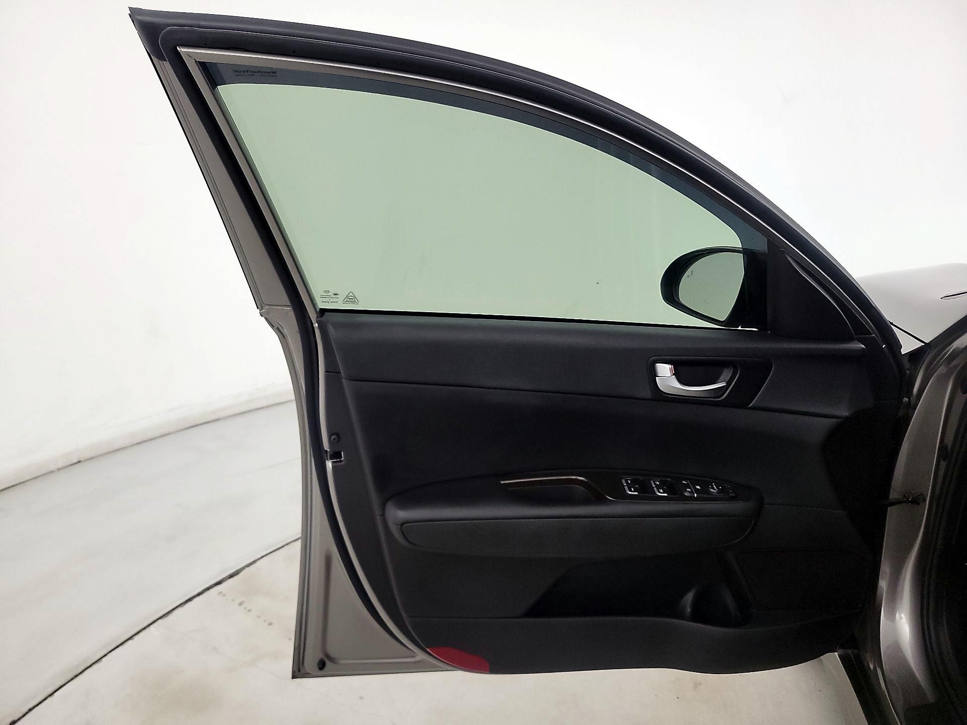 Thumbnail: 2019 Kia Optima - 12