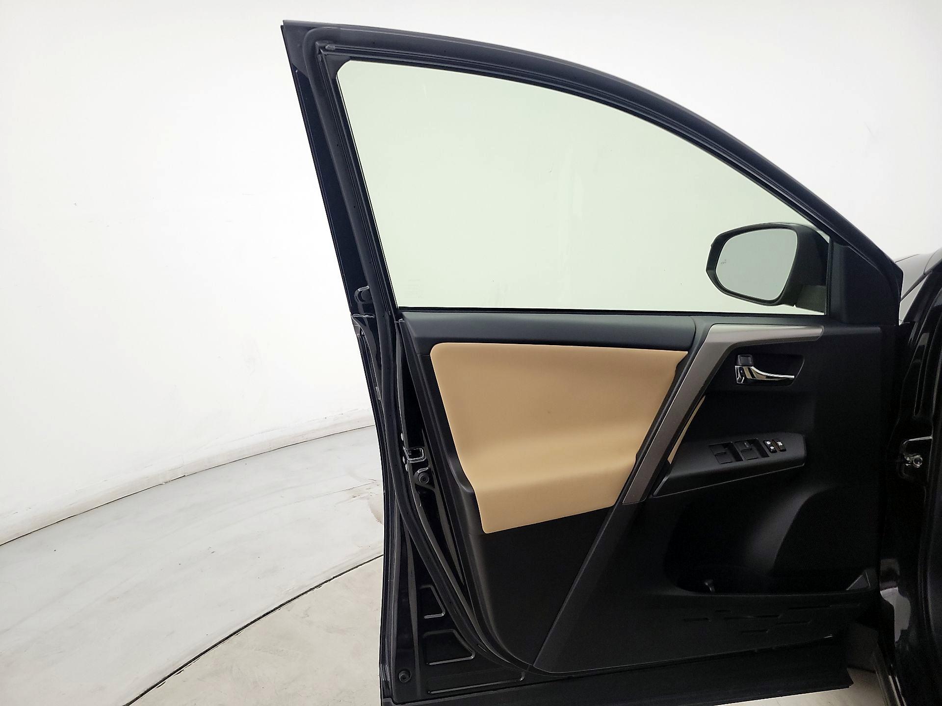 Thumbnail: 2018 Toyota RAV4 - 12