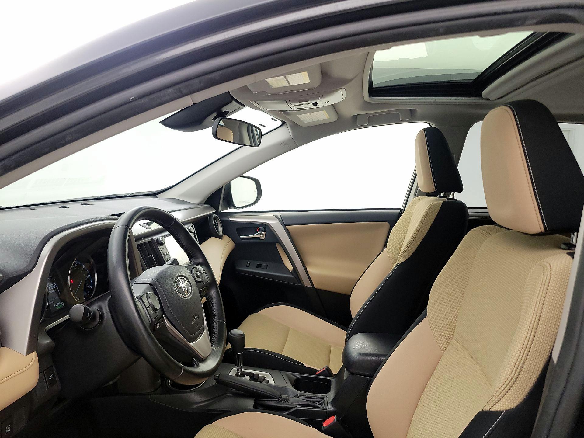 Thumbnail: 2018 Toyota RAV4 - 20