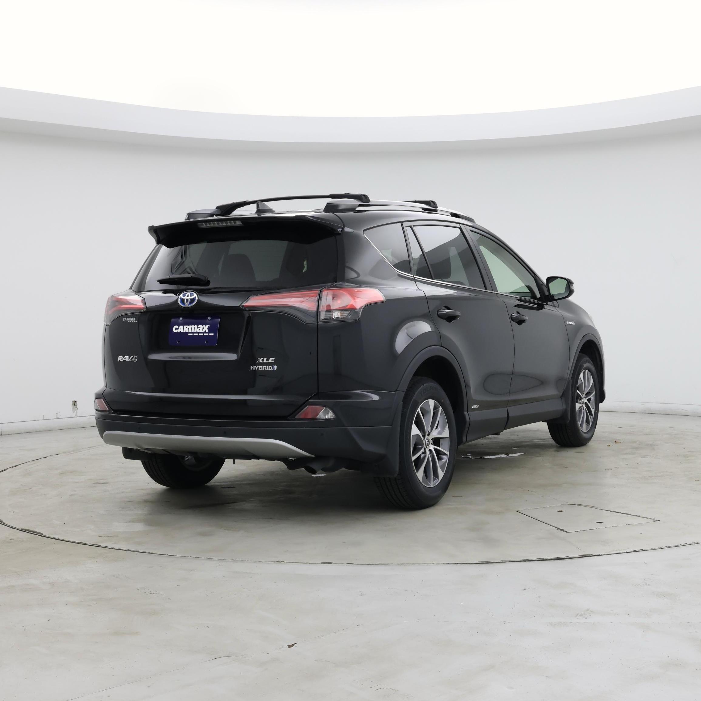 Thumbnail: 2018 Toyota RAV4 - 8