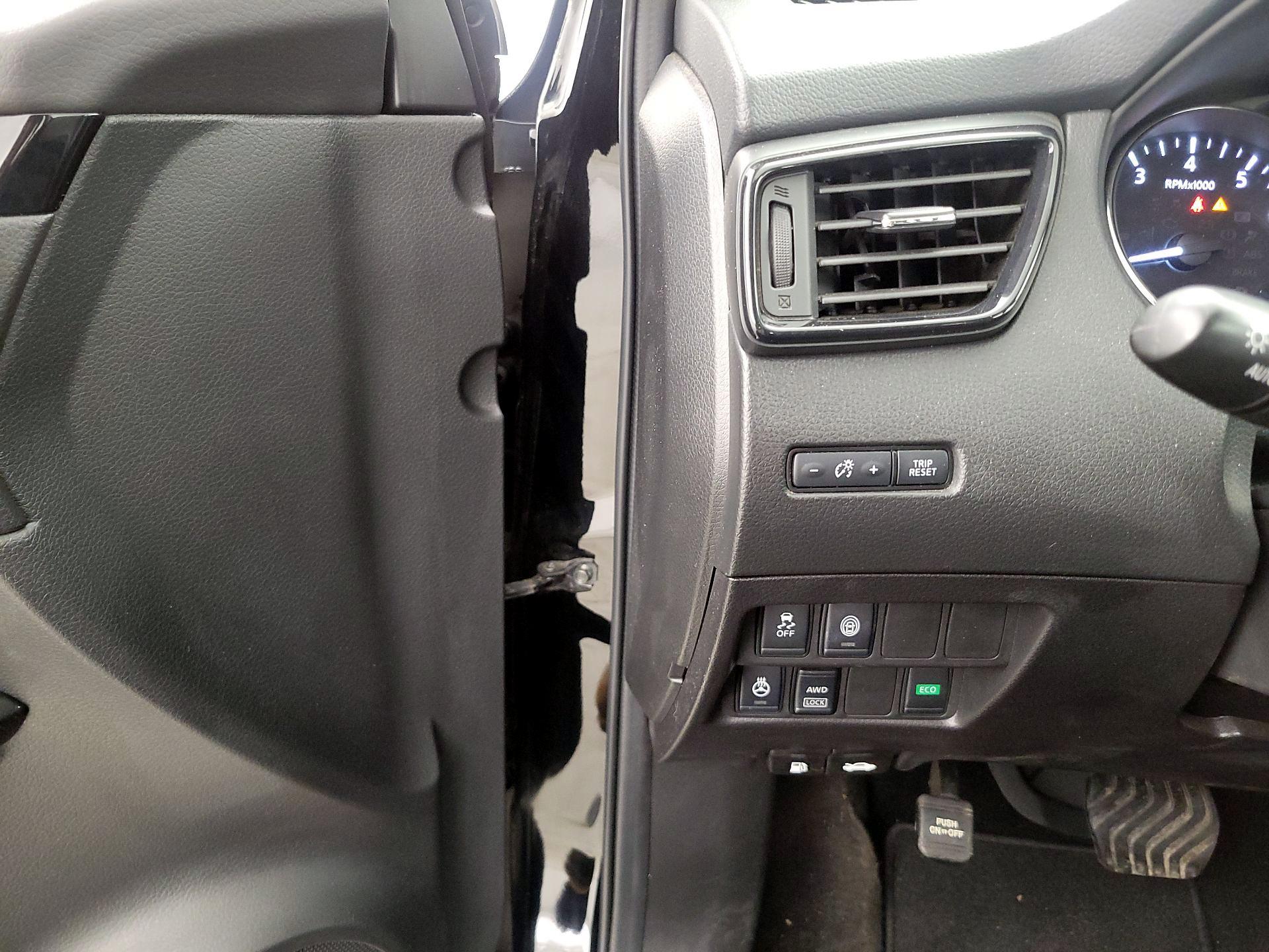 Thumbnail: 2019 Nissan Rogue Sport - 13