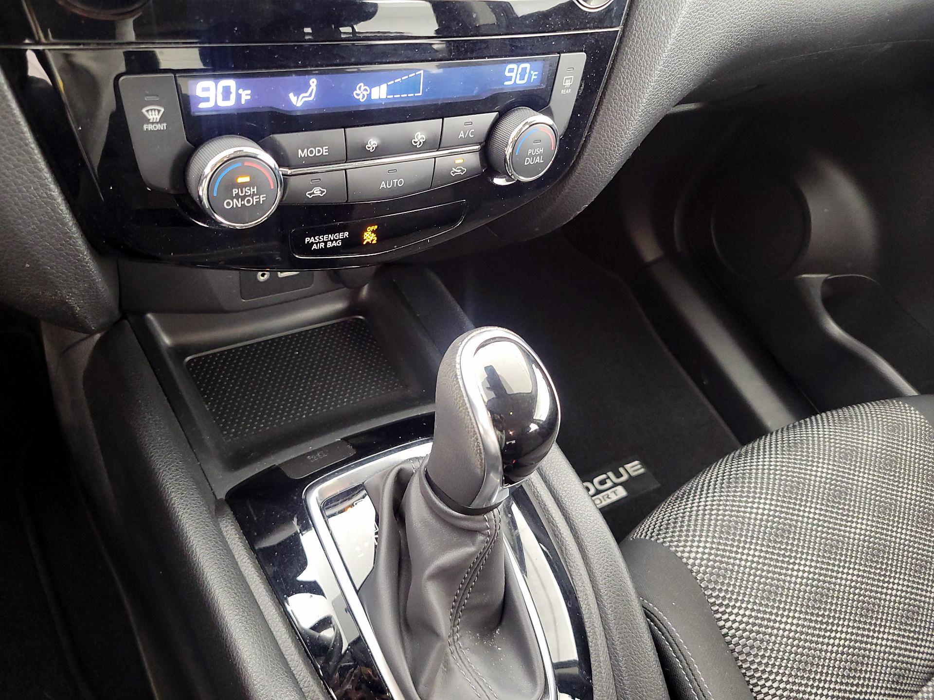 Thumbnail: 2019 Nissan Rogue Sport - 16