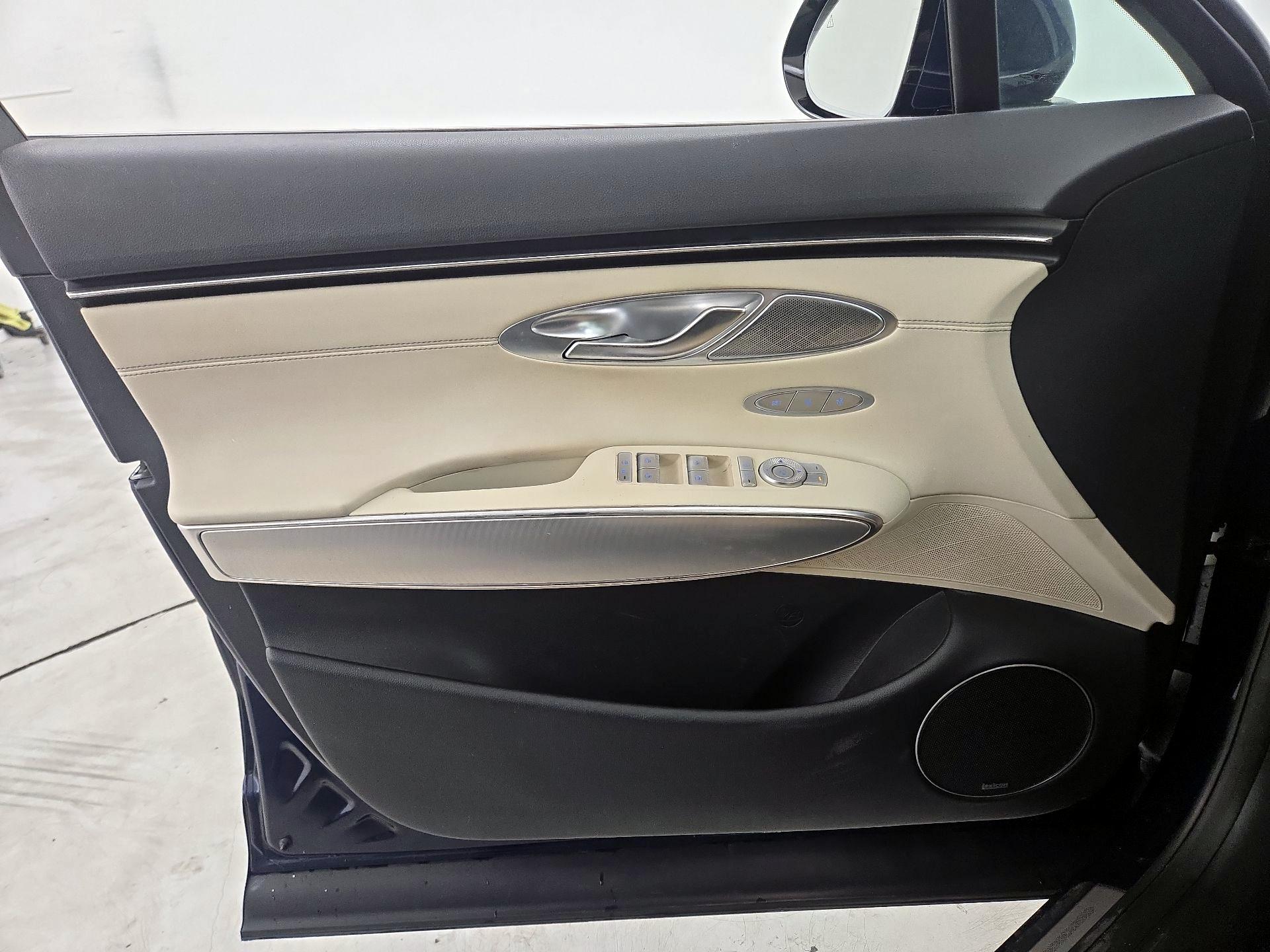 Thumbnail: 2022 Genesis GV70 - 12