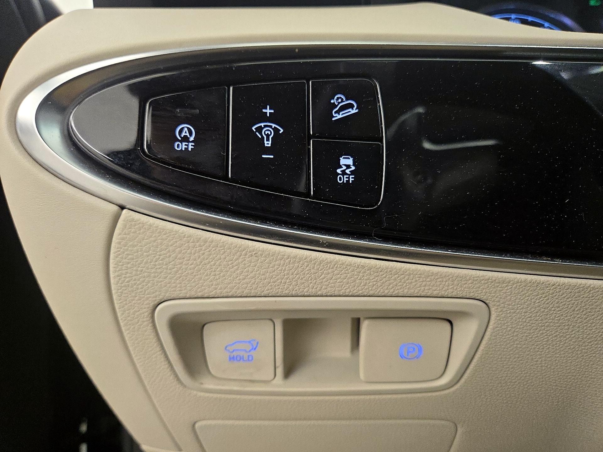 Thumbnail: 2022 Genesis GV70 - 13