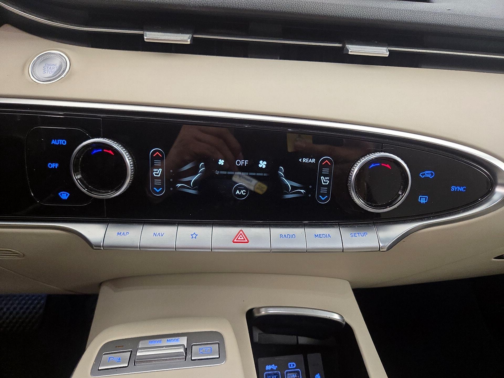 Thumbnail: 2022 Genesis GV70 - 17