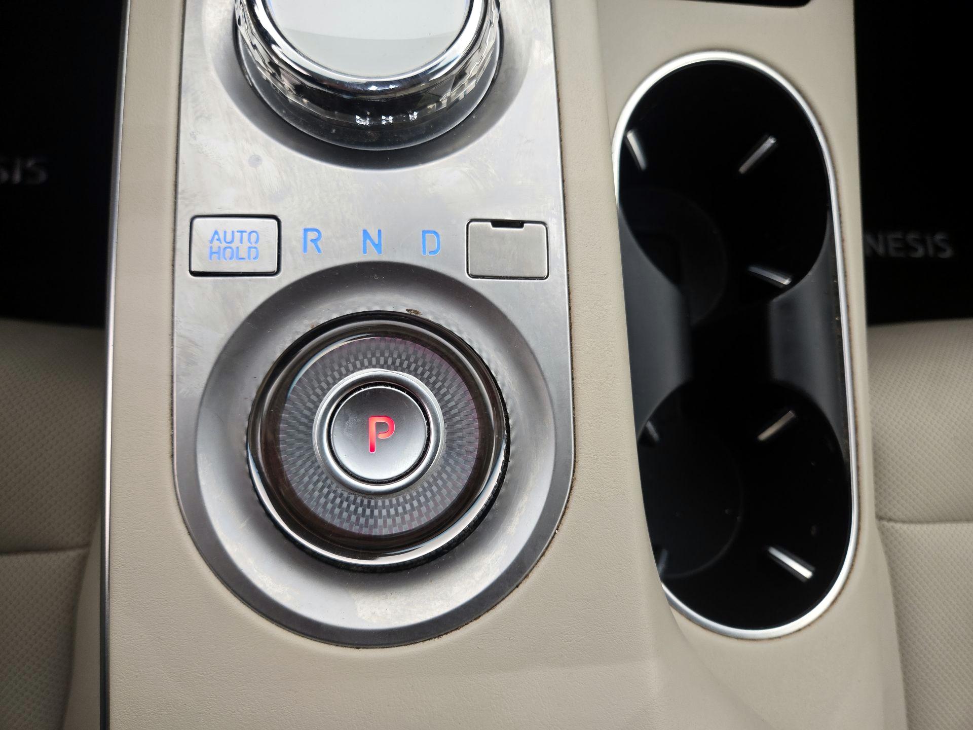 Thumbnail: 2022 Genesis GV70 - 18