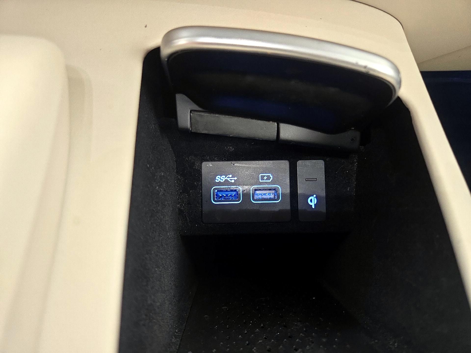 Thumbnail: 2022 Genesis GV70 - 19