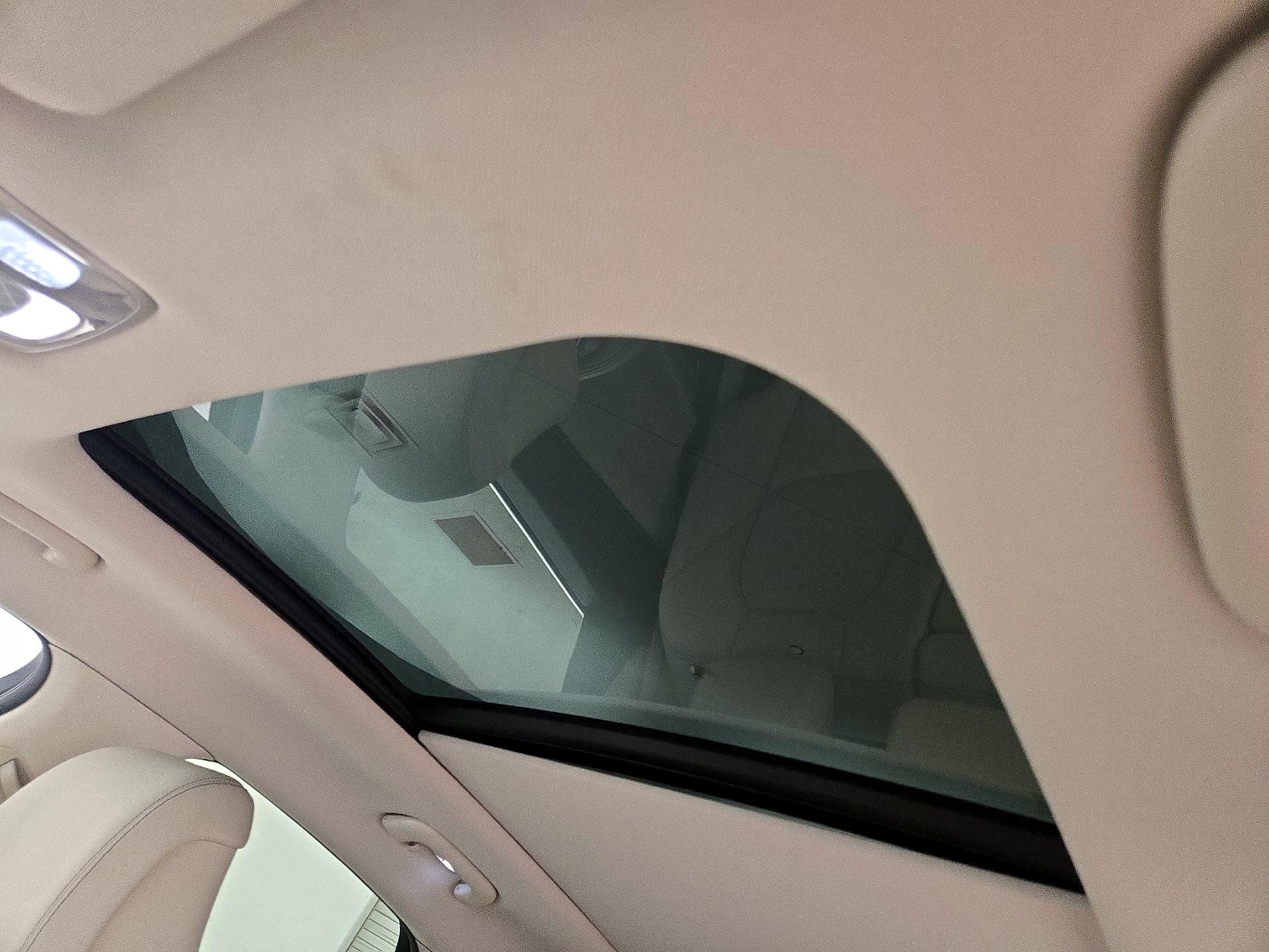 Thumbnail: 2022 Genesis GV70 - 20