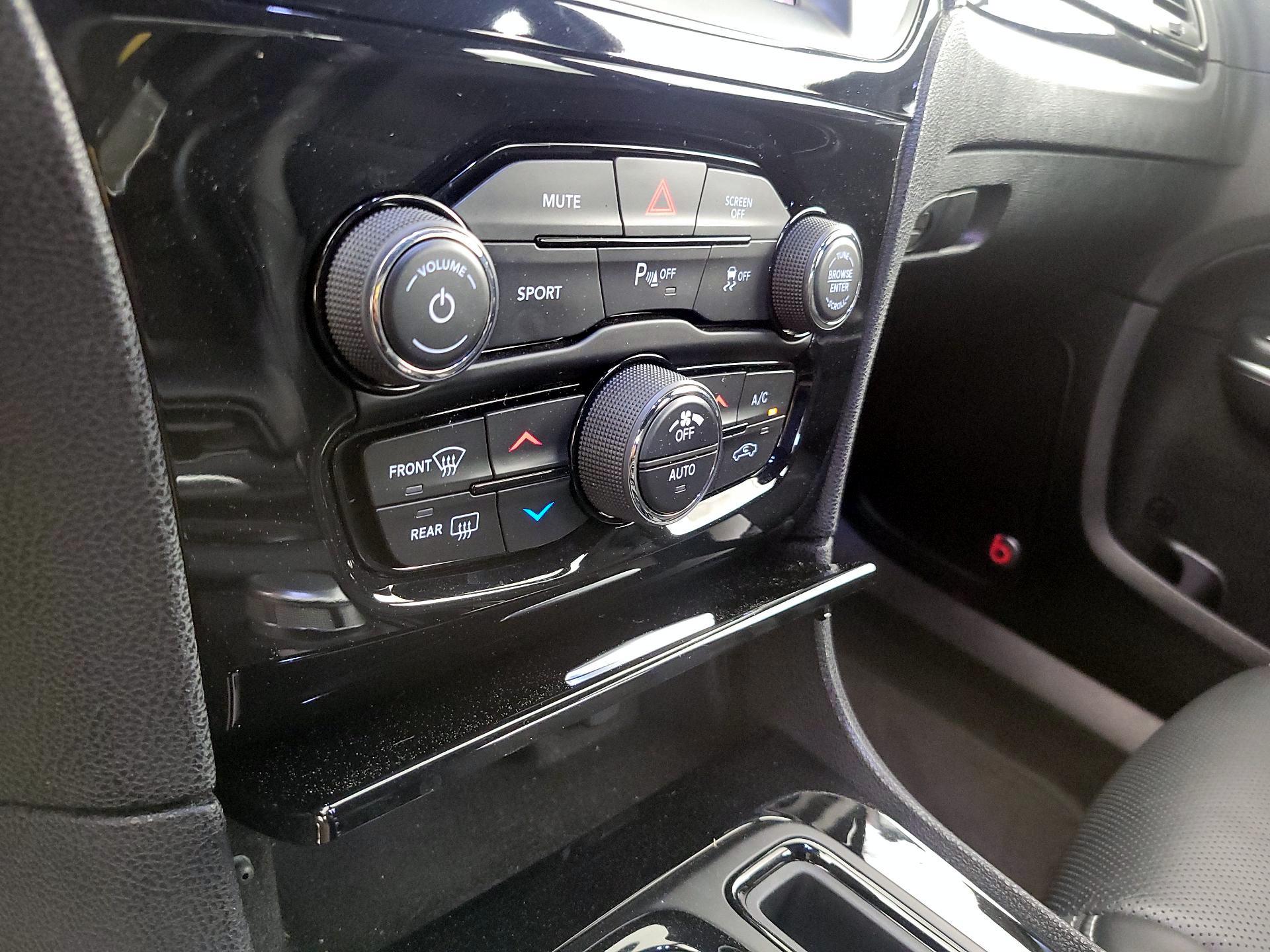 Thumbnail: 2017 Chrysler 300 - 17