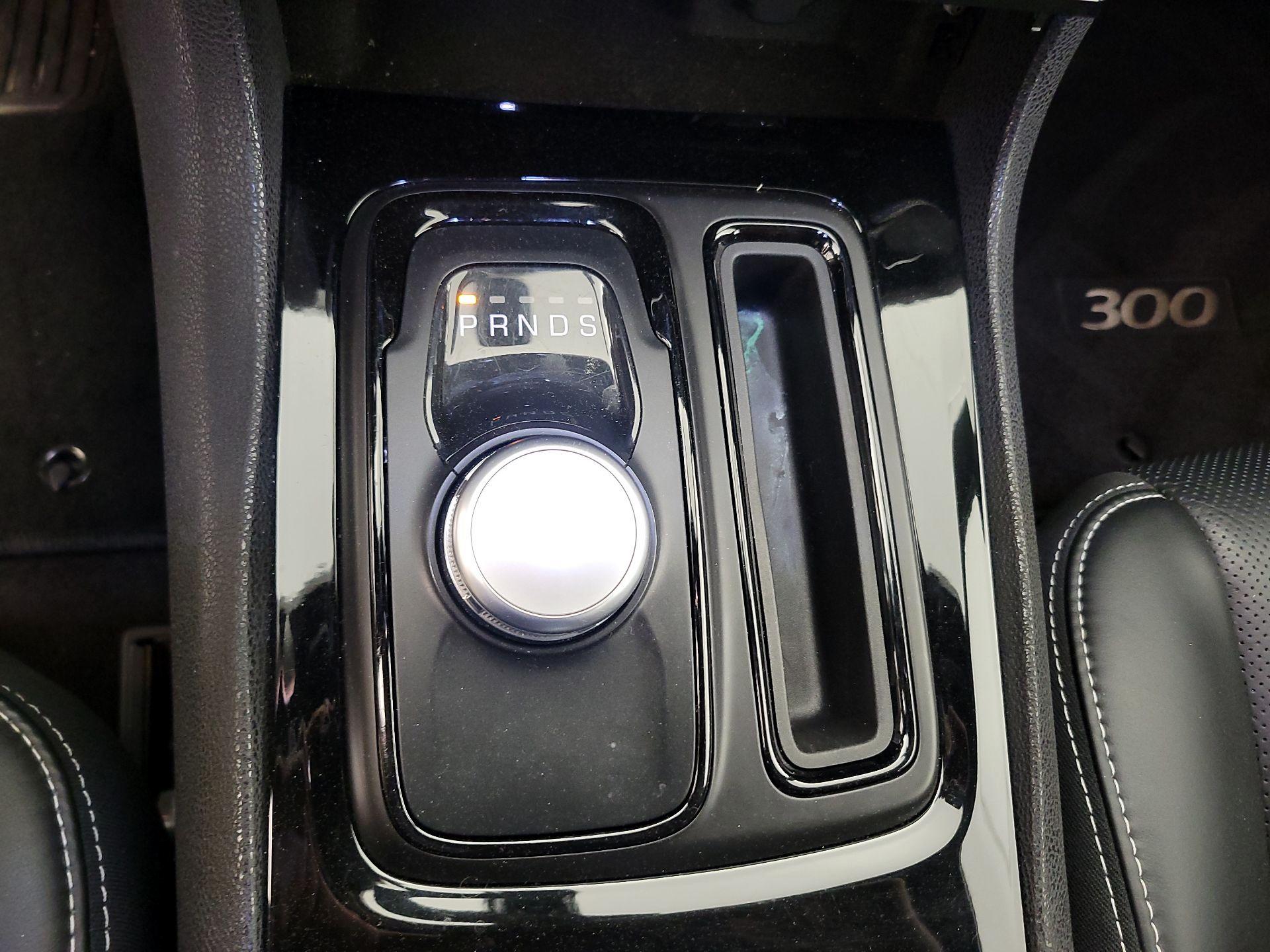 Thumbnail: 2017 Chrysler 300 - 18