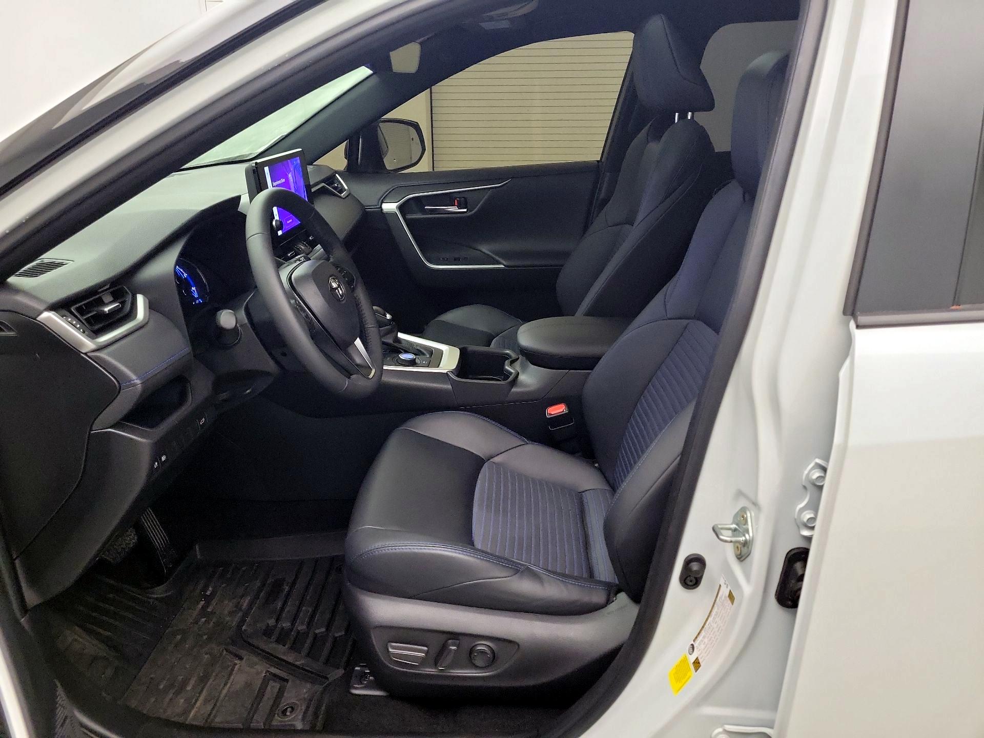 Thumbnail: 2025 Toyota RAV4 - 11