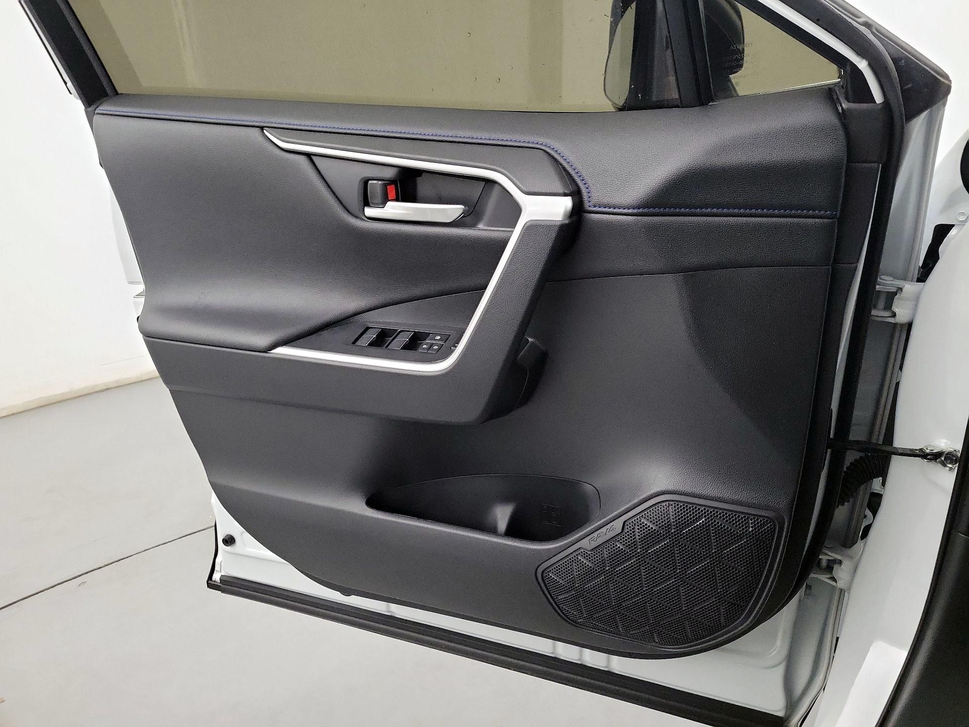 Thumbnail: 2025 Toyota RAV4 - 12