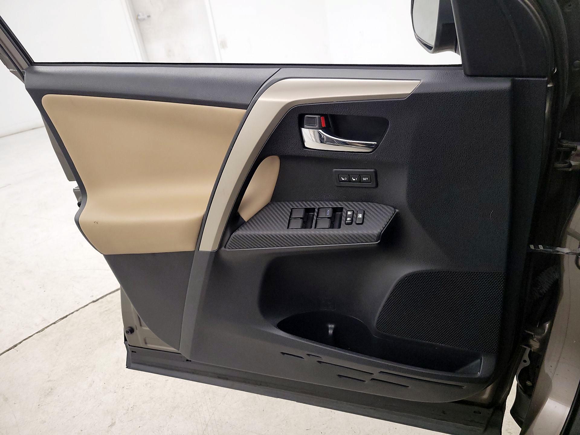 Thumbnail: 2015 Toyota RAV4 - 12