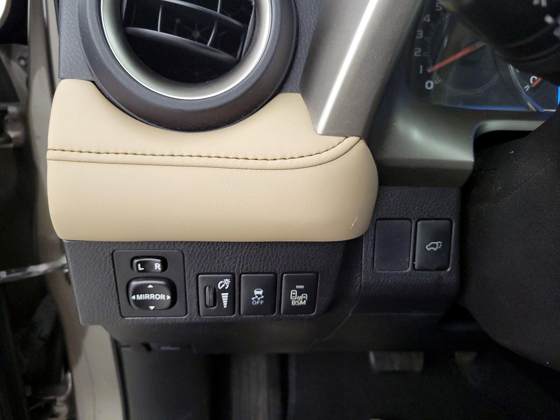 Thumbnail: 2015 Toyota RAV4 - 13