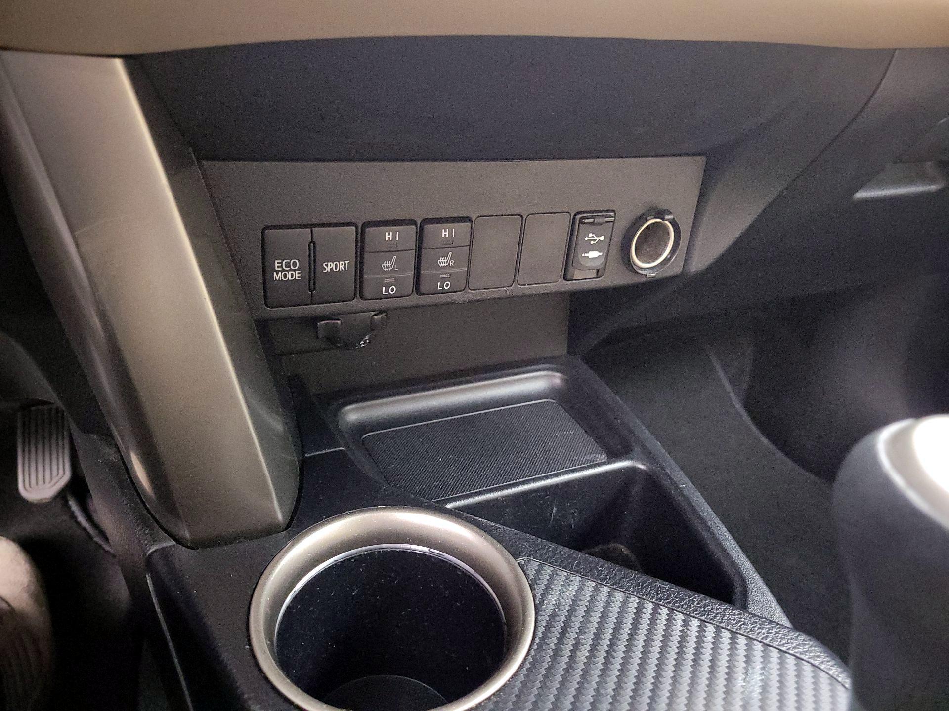 Thumbnail: 2015 Toyota RAV4 - 18