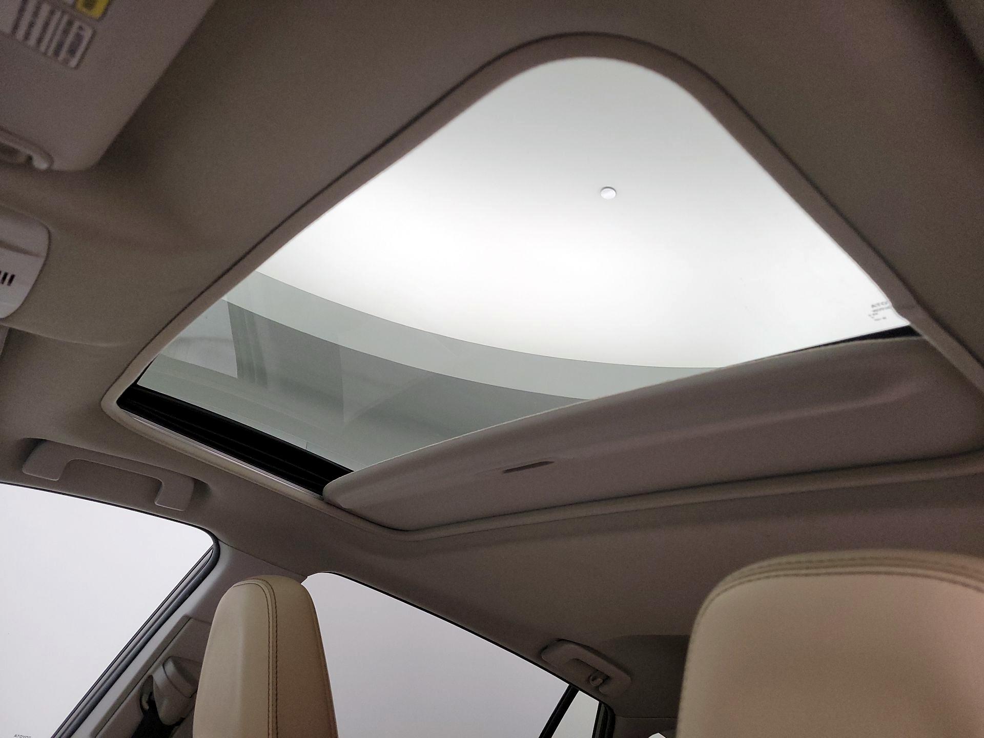 Thumbnail: 2015 Toyota RAV4 - 19