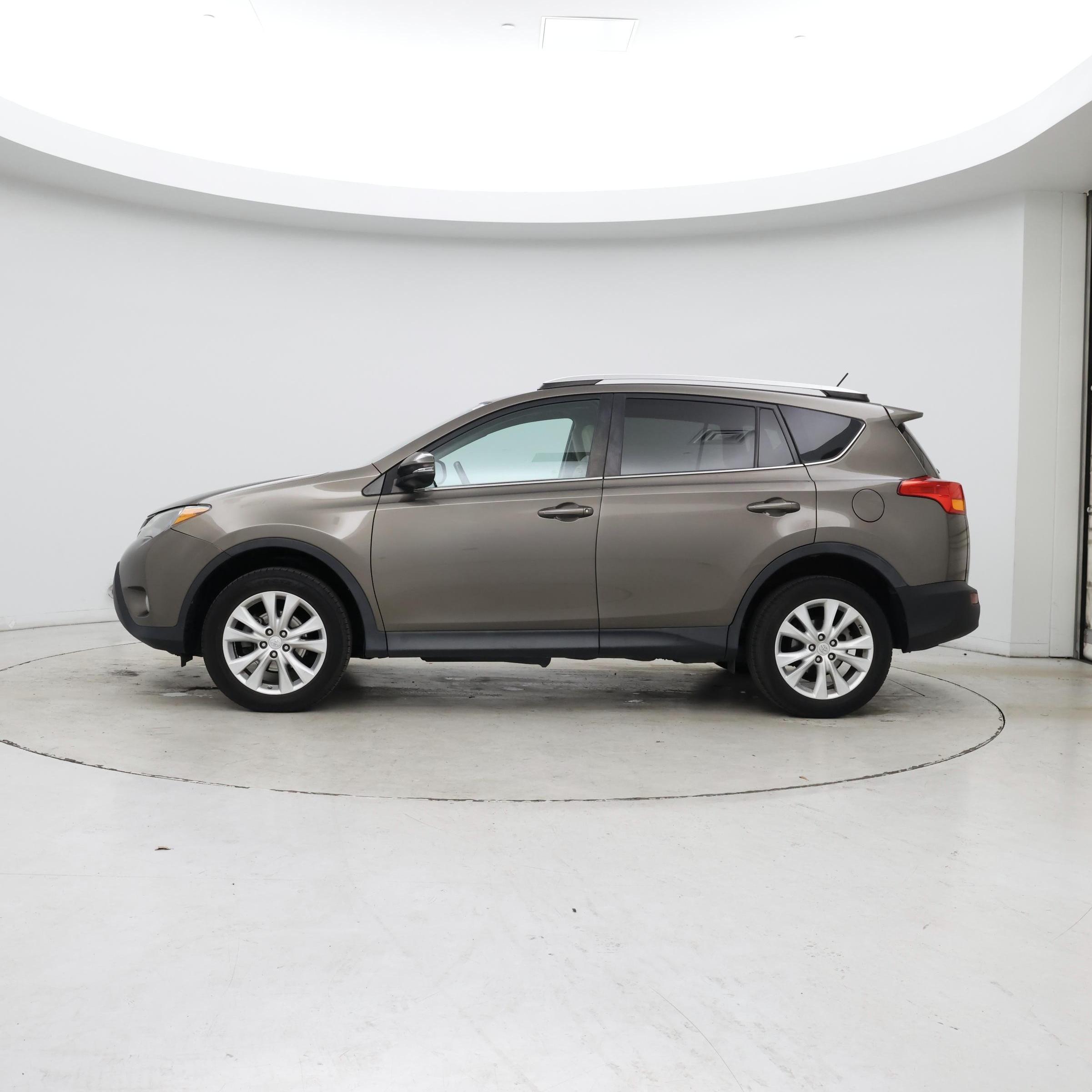 Thumbnail: 2015 Toyota RAV4 - 3