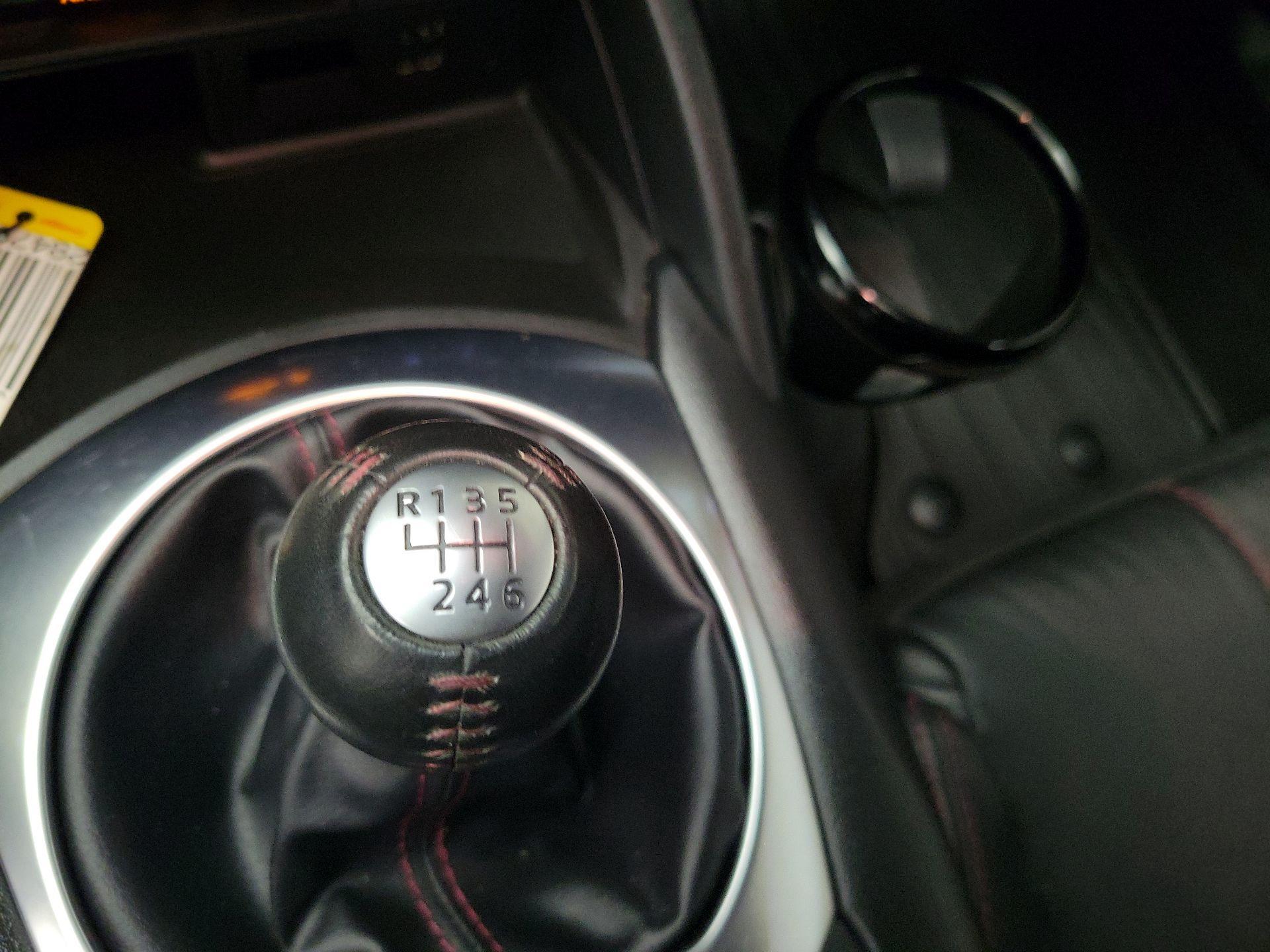 Thumbnail: 2016 Mazda MX-5 Miata - 15