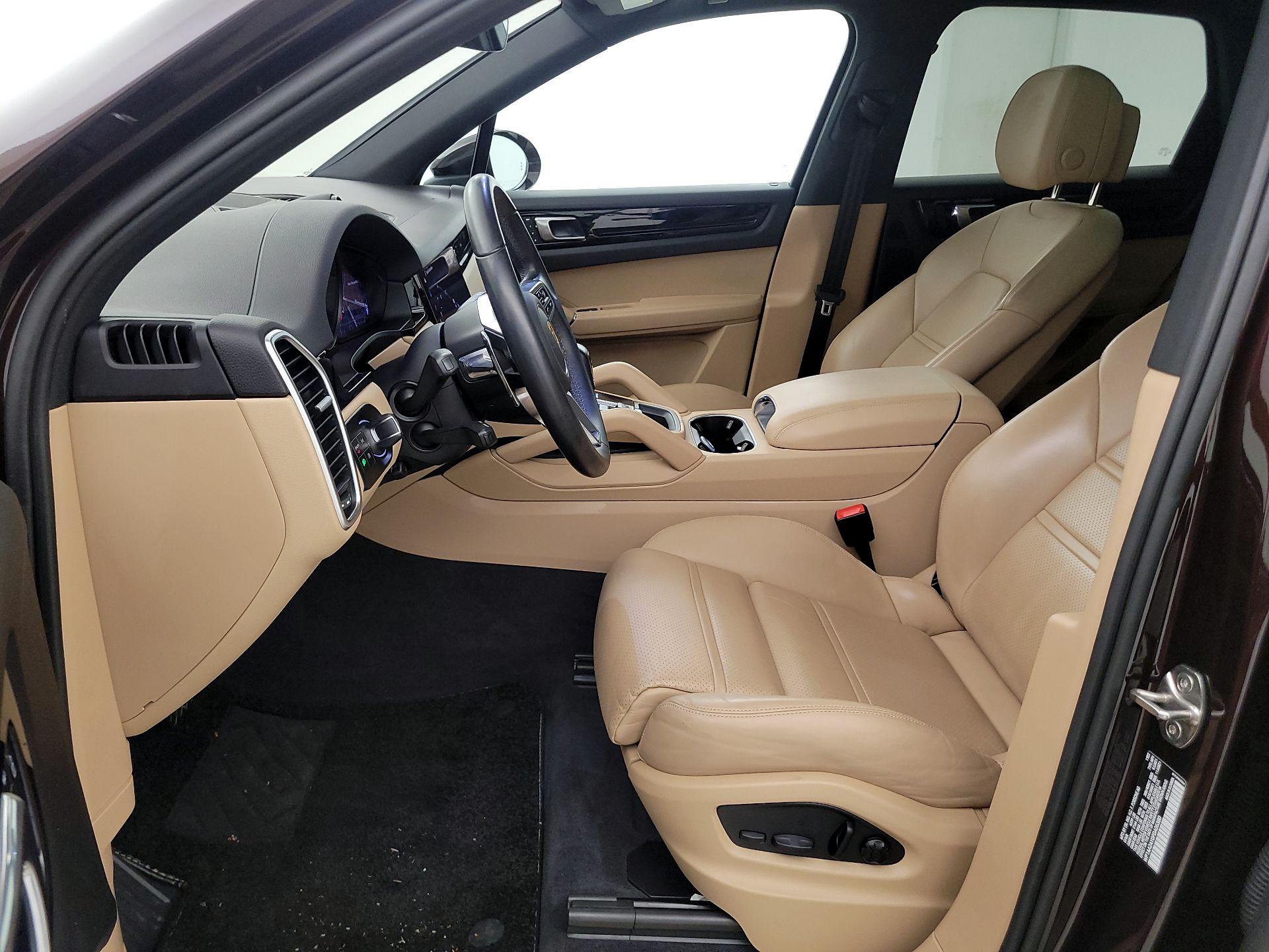 Thumbnail: 2023 Porsche Cayenne - 11