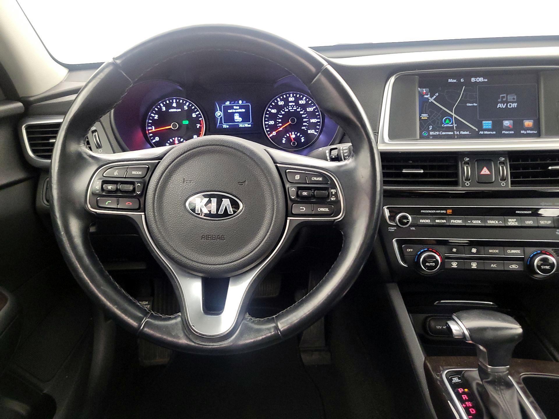 Thumbnail: 2016 Kia Optima - 10