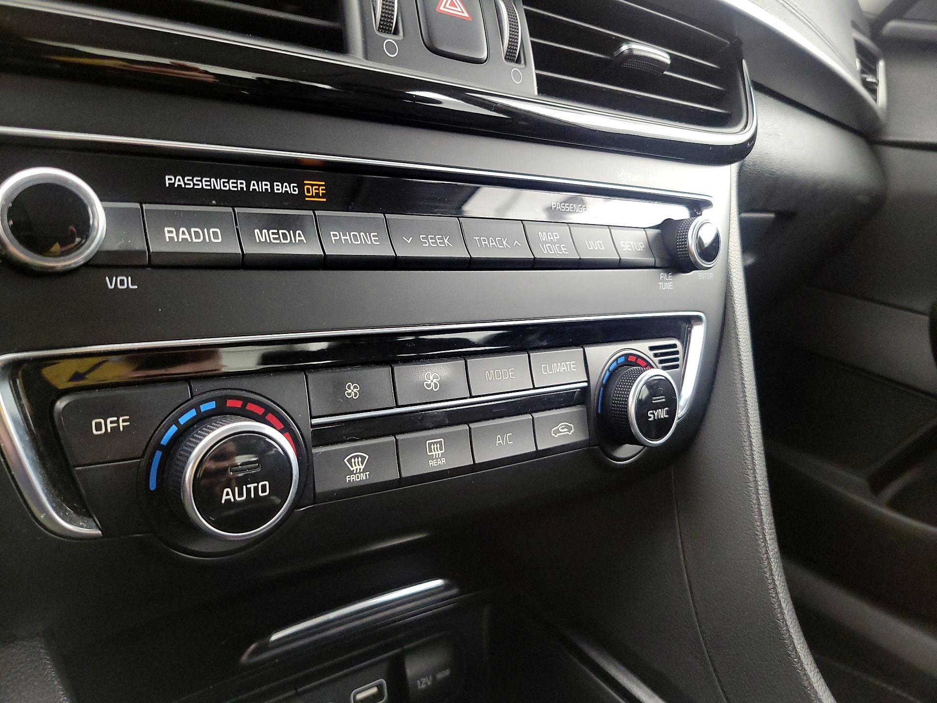 Thumbnail: 2016 Kia Optima - 17