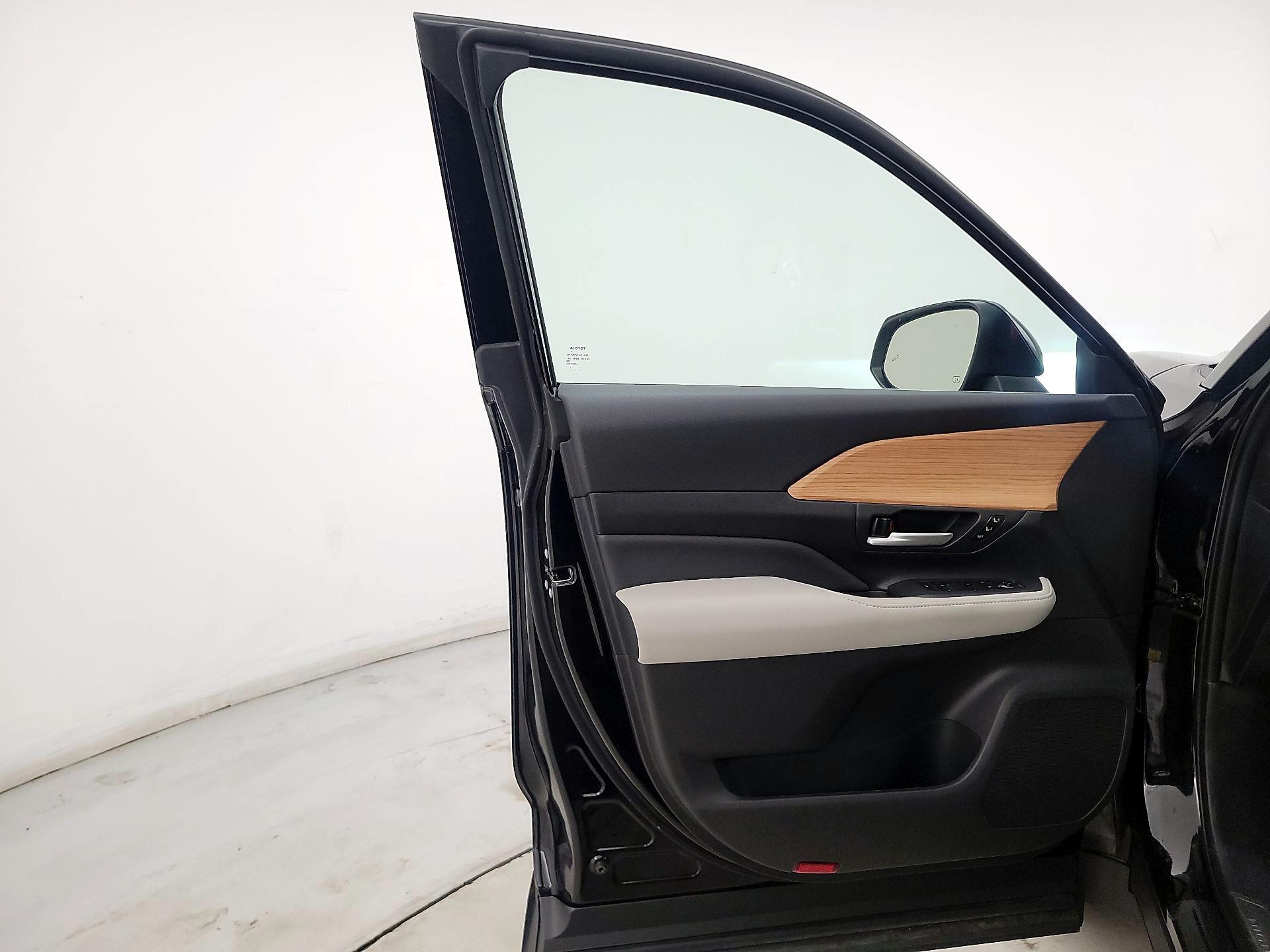 Thumbnail: 2025 Toyota Grand Highlander - 12